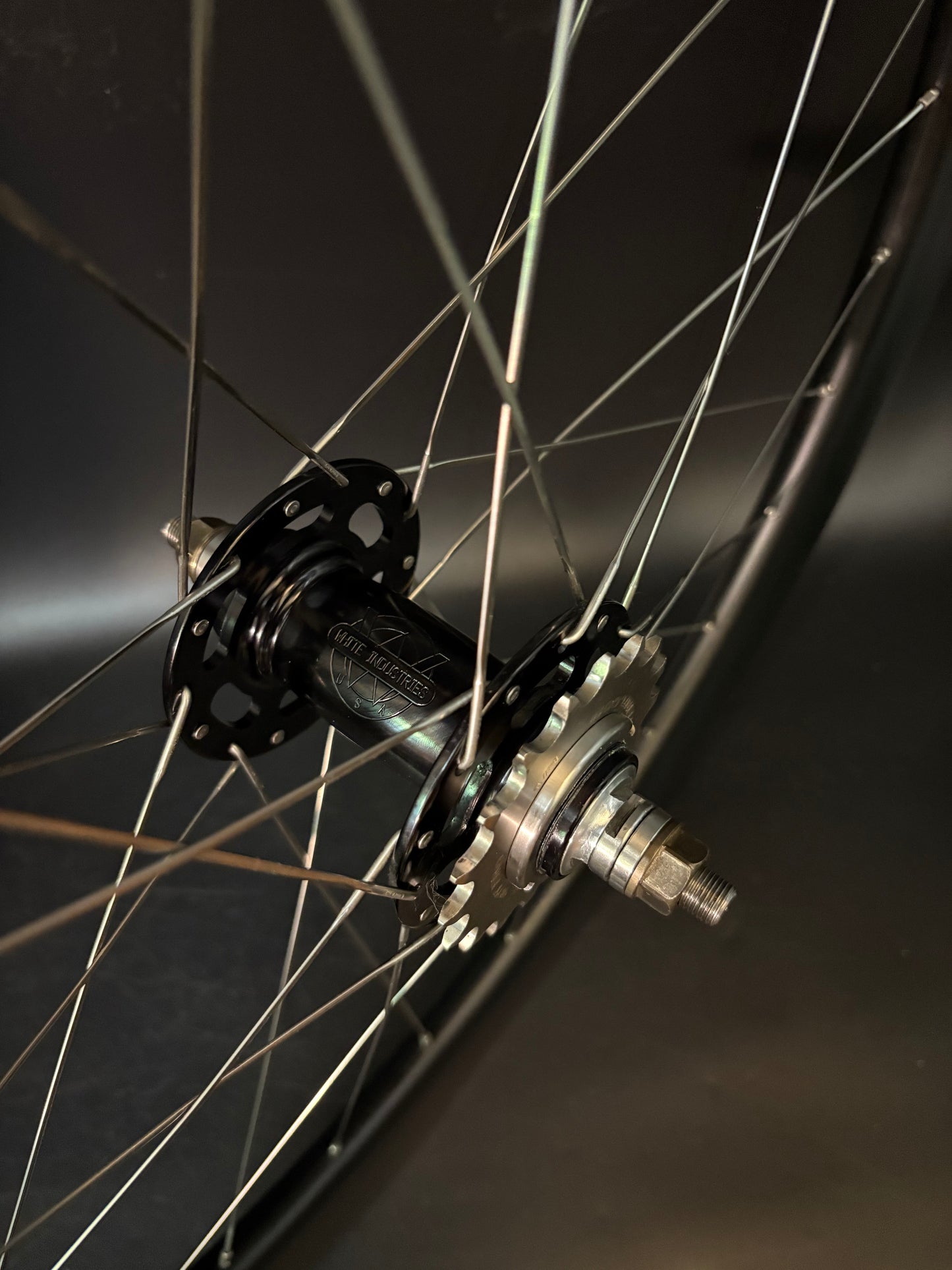Light Bicycle Falcon R65 Carbon / White Industries Black Wheelset 28h