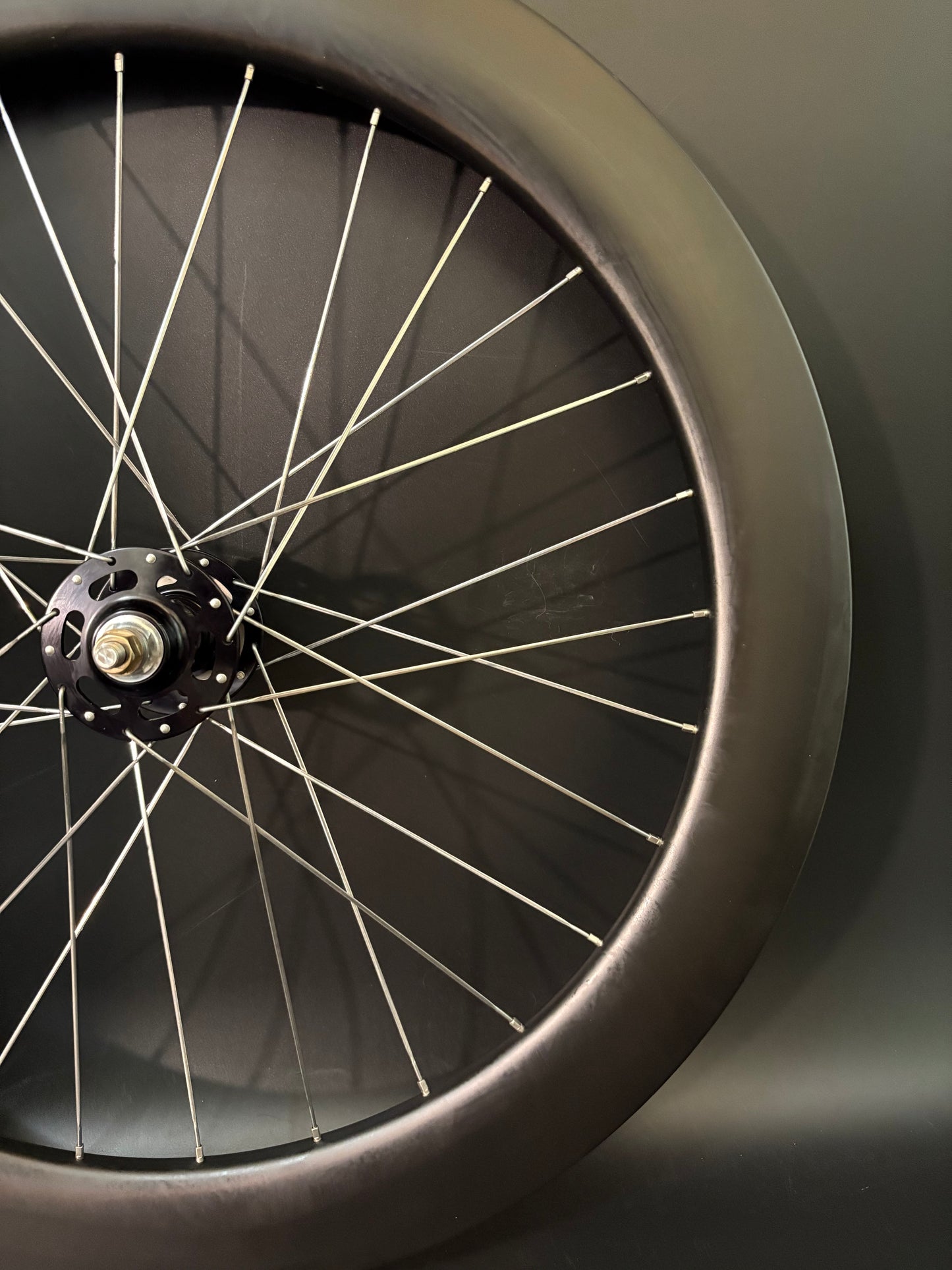 Light Bicycle Falcon R65 Carbon / White Industries Black Wheelset 28h