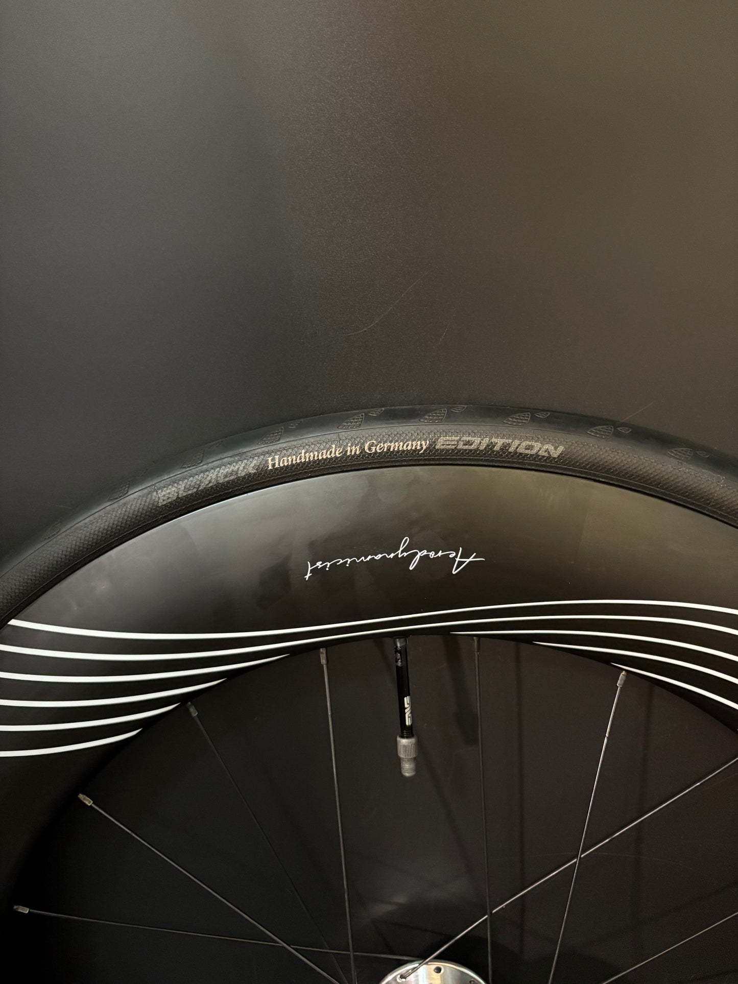 Hunt Aerodynamicist 82mm Carbon Clincher / Phil Wood Wheelset 20/24h