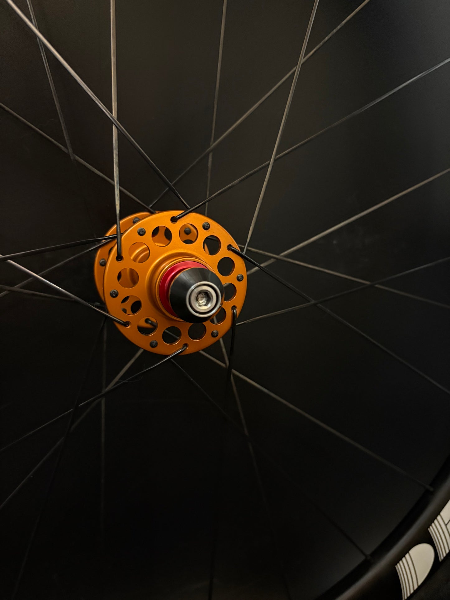 Deluxe White Logo 45mm Carbon / Mack LF + HF Wheelset Orange 24h