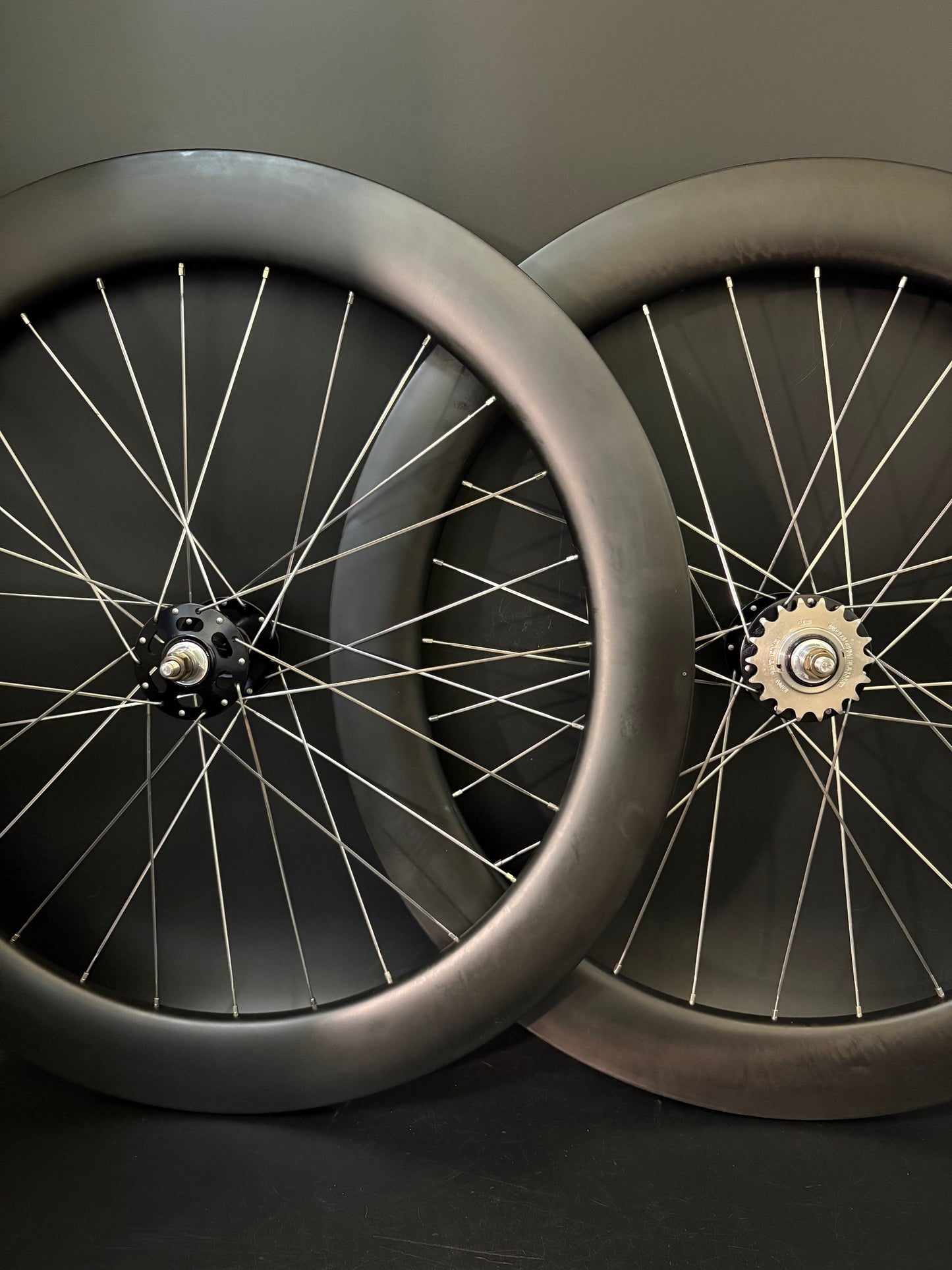 Light Bicycle Falcon R65 Carbon / White Industries Black Wheelset 28h