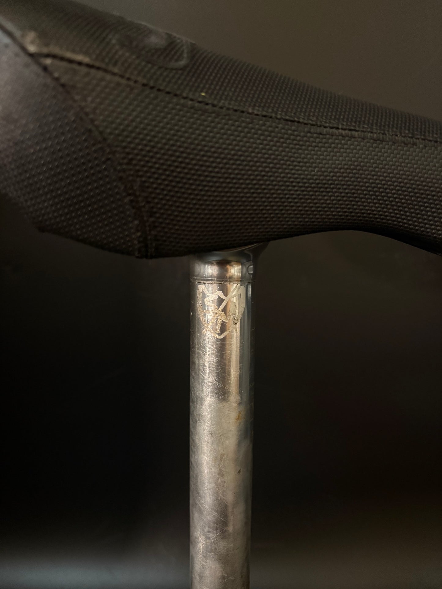 Animal BMX Saddle Black / SM Pivotal Seatpost Silver 27.2
