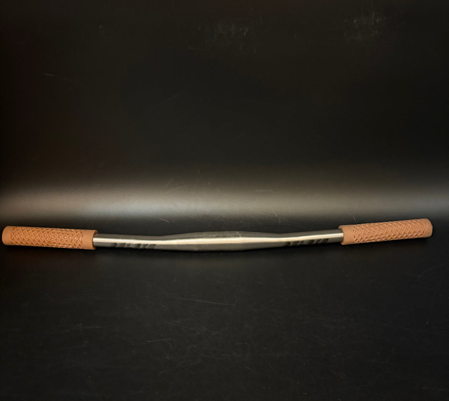 Deluxe Flat Handlebar Ti 690mm 31.8