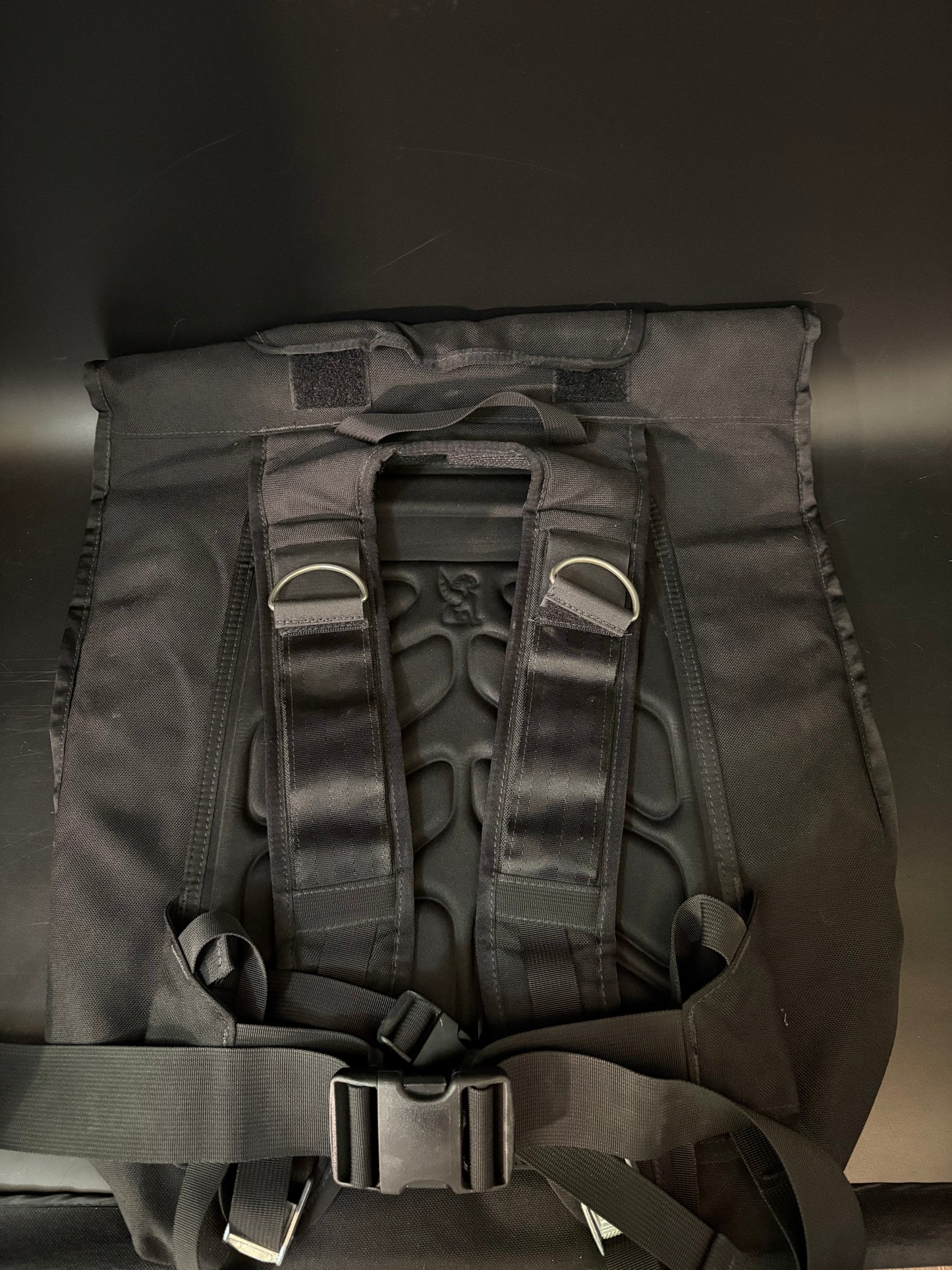 Chrome Ivan Messenger Backpack Black/Red