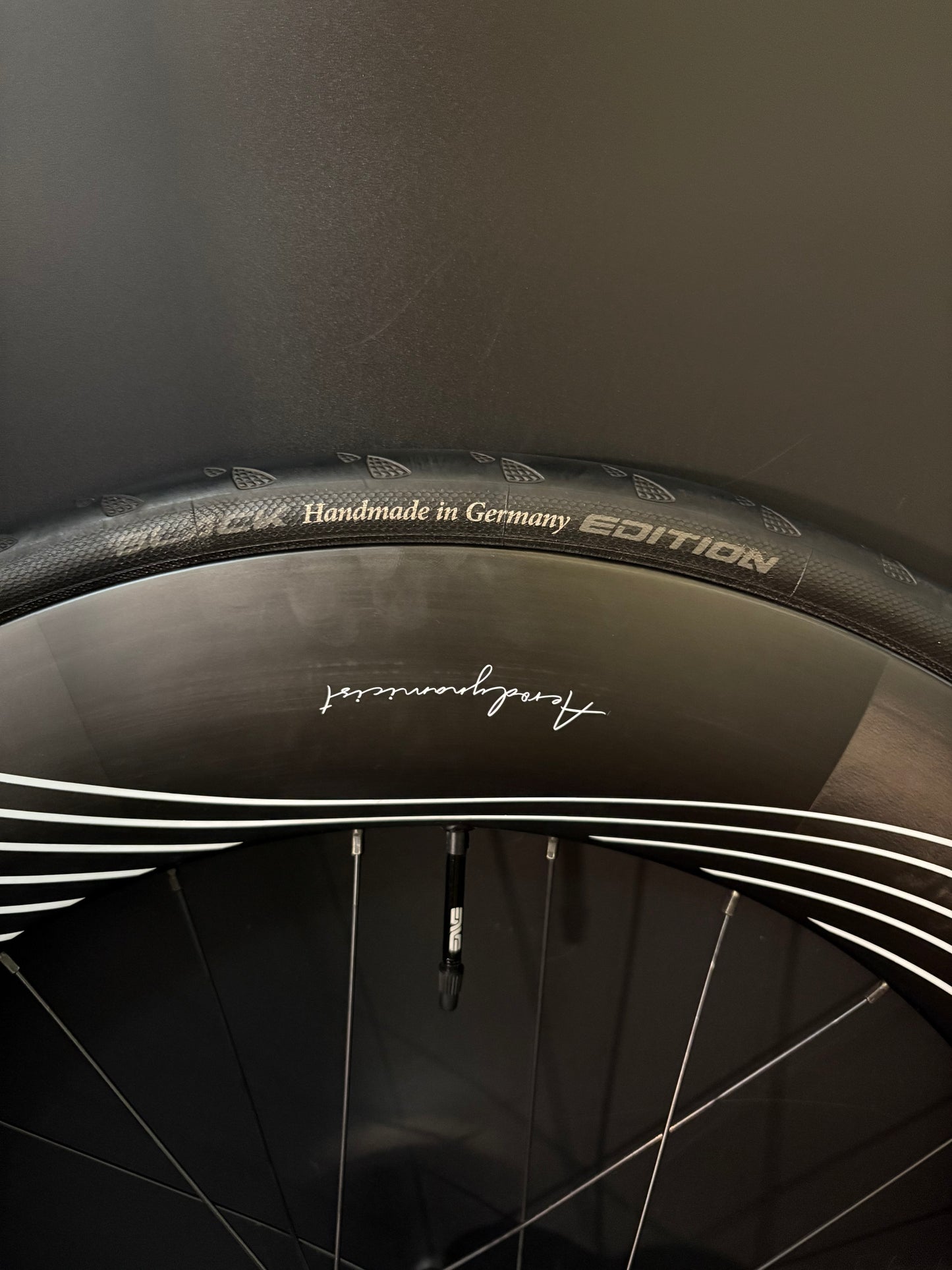 Hunt Aerodynamicist 82mm Carbon Clincher / Phil Wood Wheelset 20/24h
