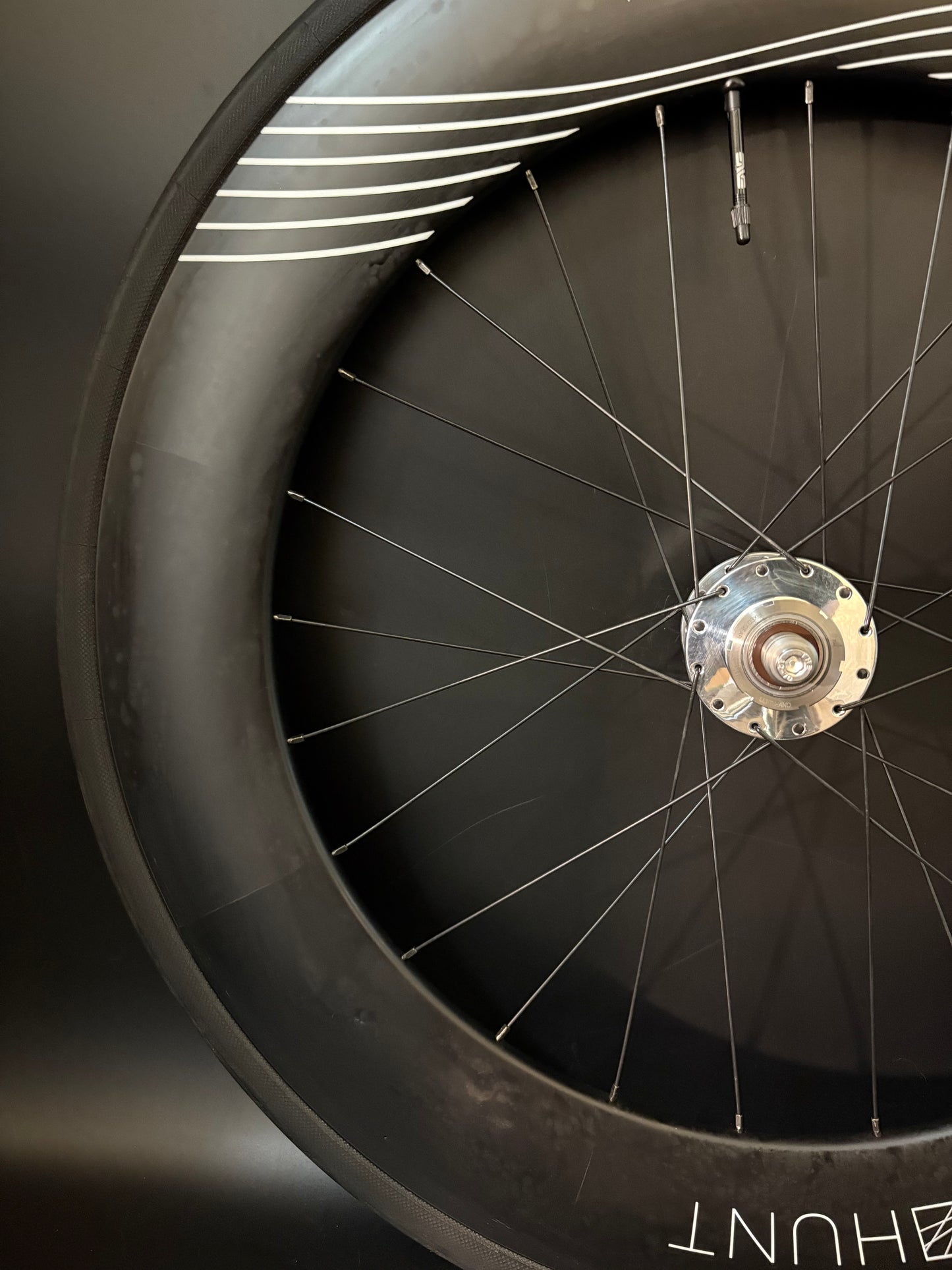 Hunt Aerodynamicist 82mm Carbon Clincher / Phil Wood Wheelset 20/24h