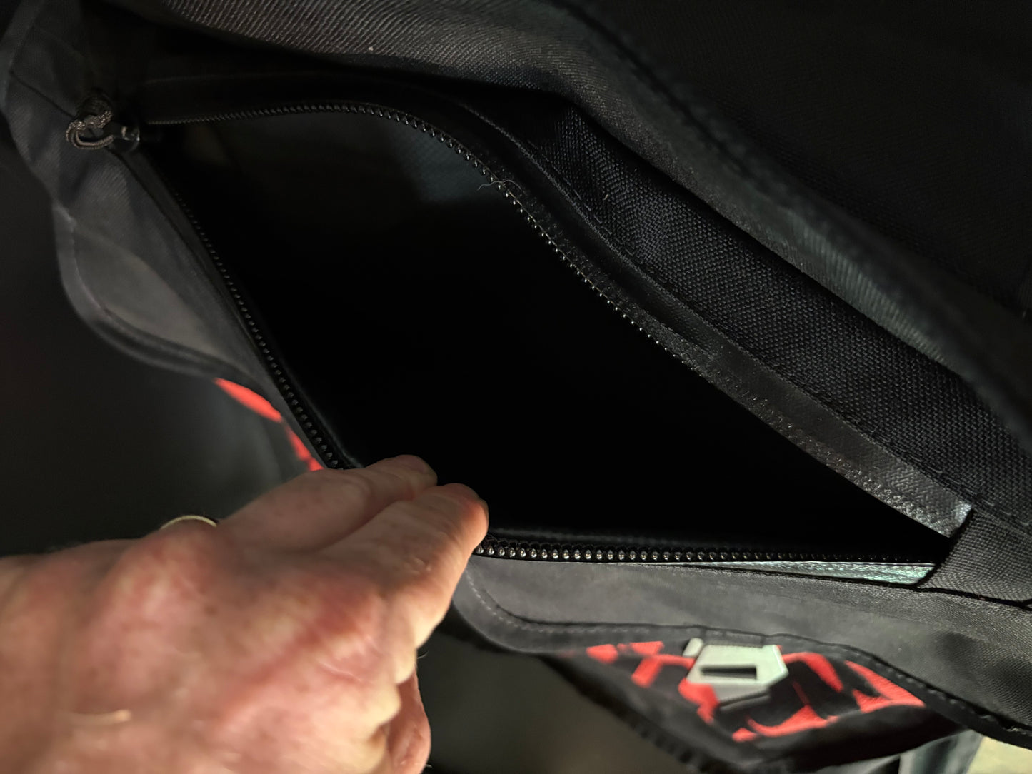 Chrome Ivan Messenger Backpack Black/Red