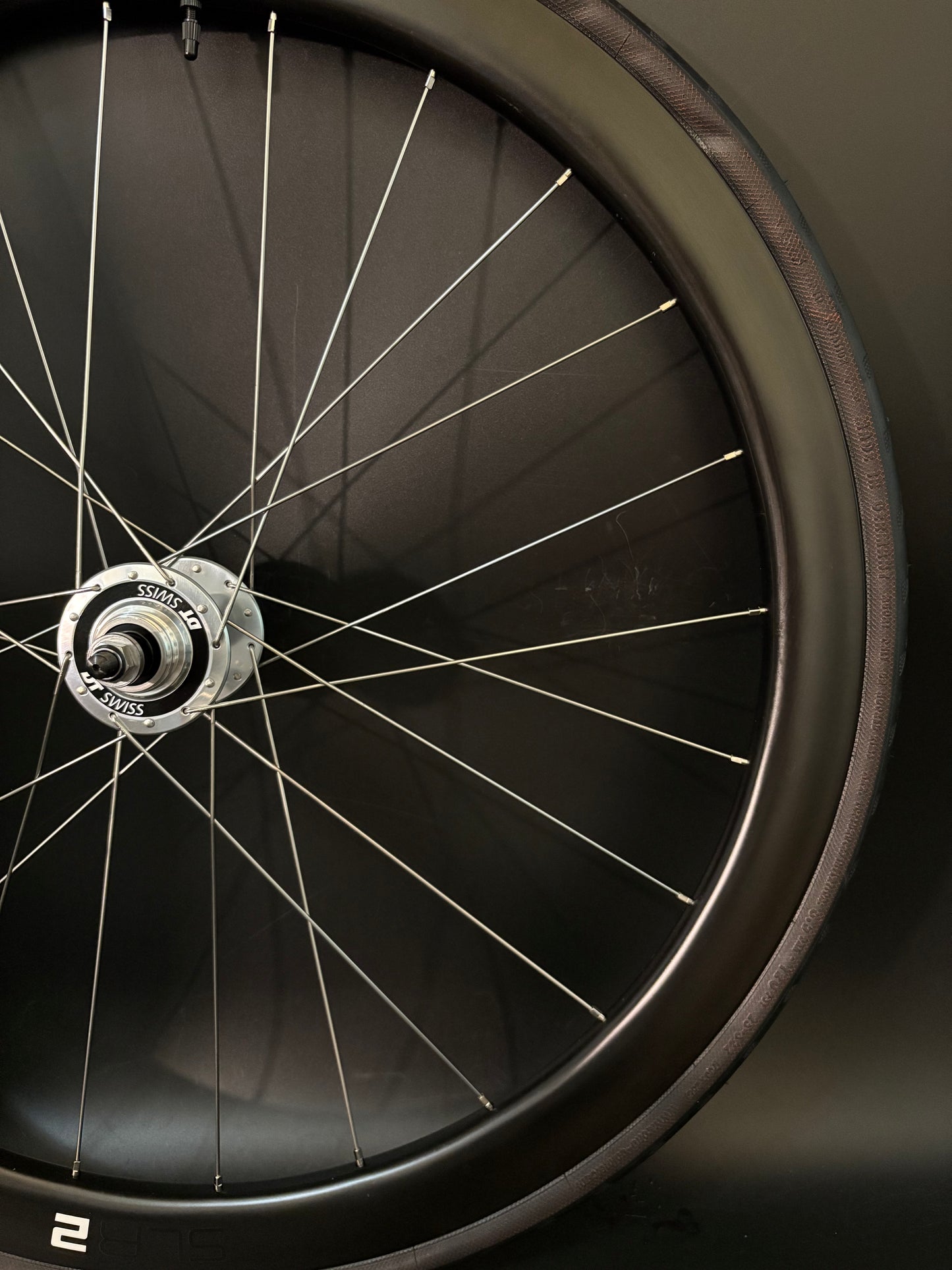Unbranded 35mm Carbon Clincher + Giant 42 Carbon Clincher Tubeless / DT Swiss Wheelset 20/24h