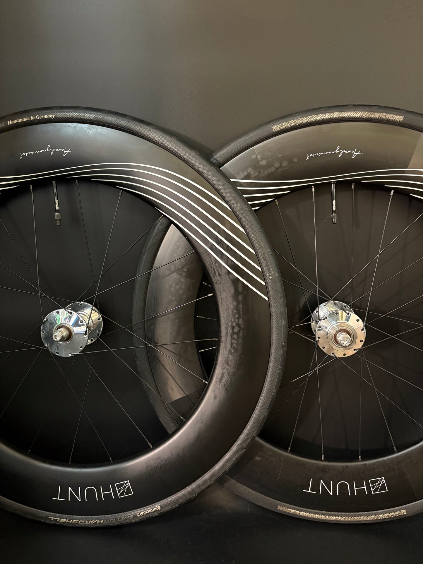 Hunt Aerodynamicist 82mm Carbon Clincher / Phil Wood Wheelset 20/24h
