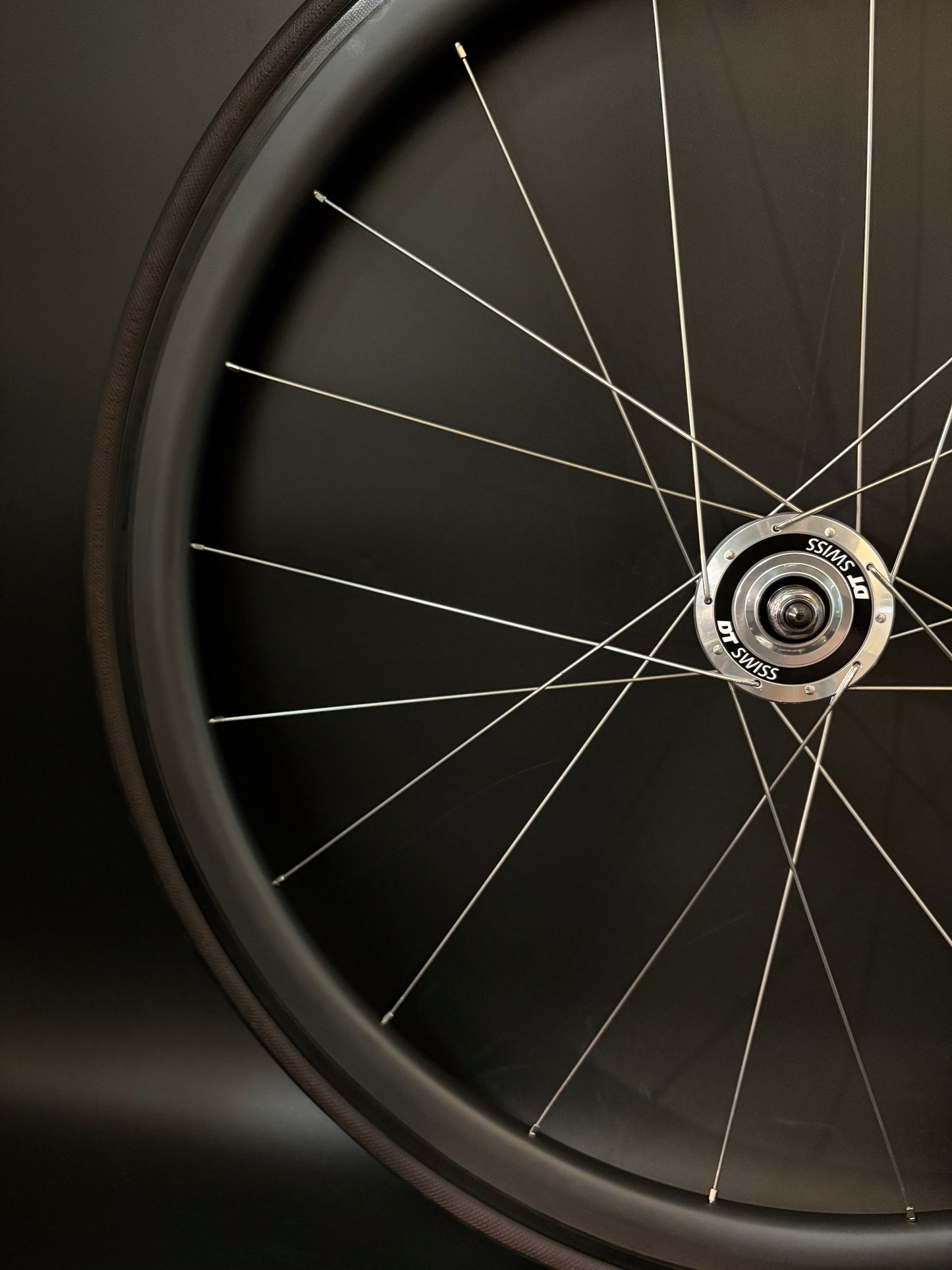 Unbranded 35mm Carbon Clincher + Giant 42 Carbon Clincher Tubeless / DT Swiss Wheelset 20/24h