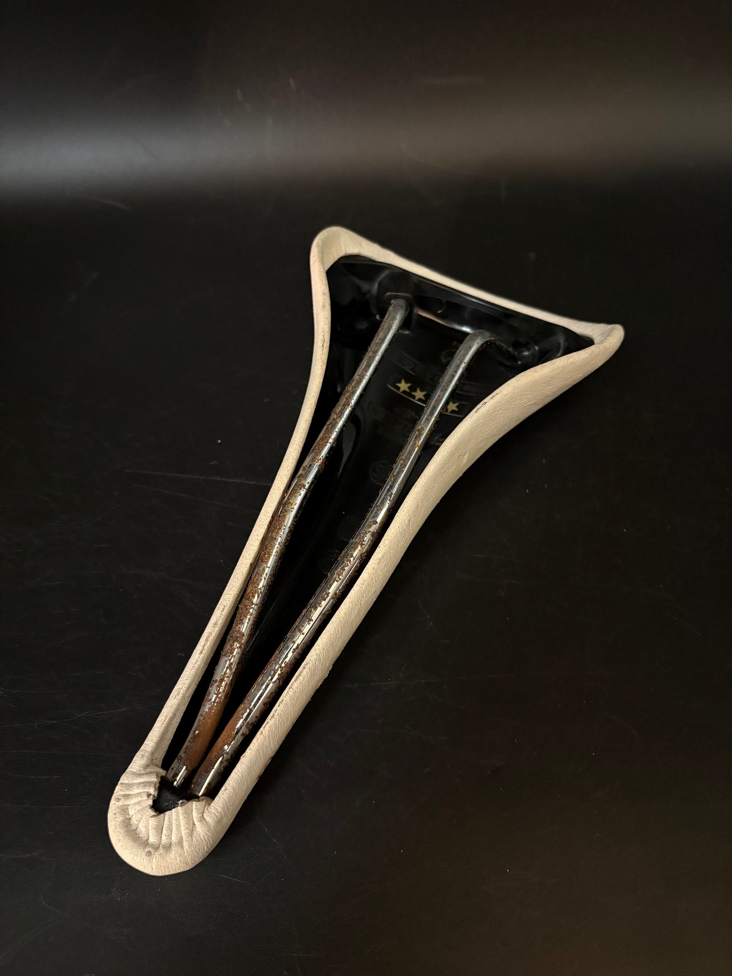 Kashimax Five Gold NJS Saddle White 30mm Rails