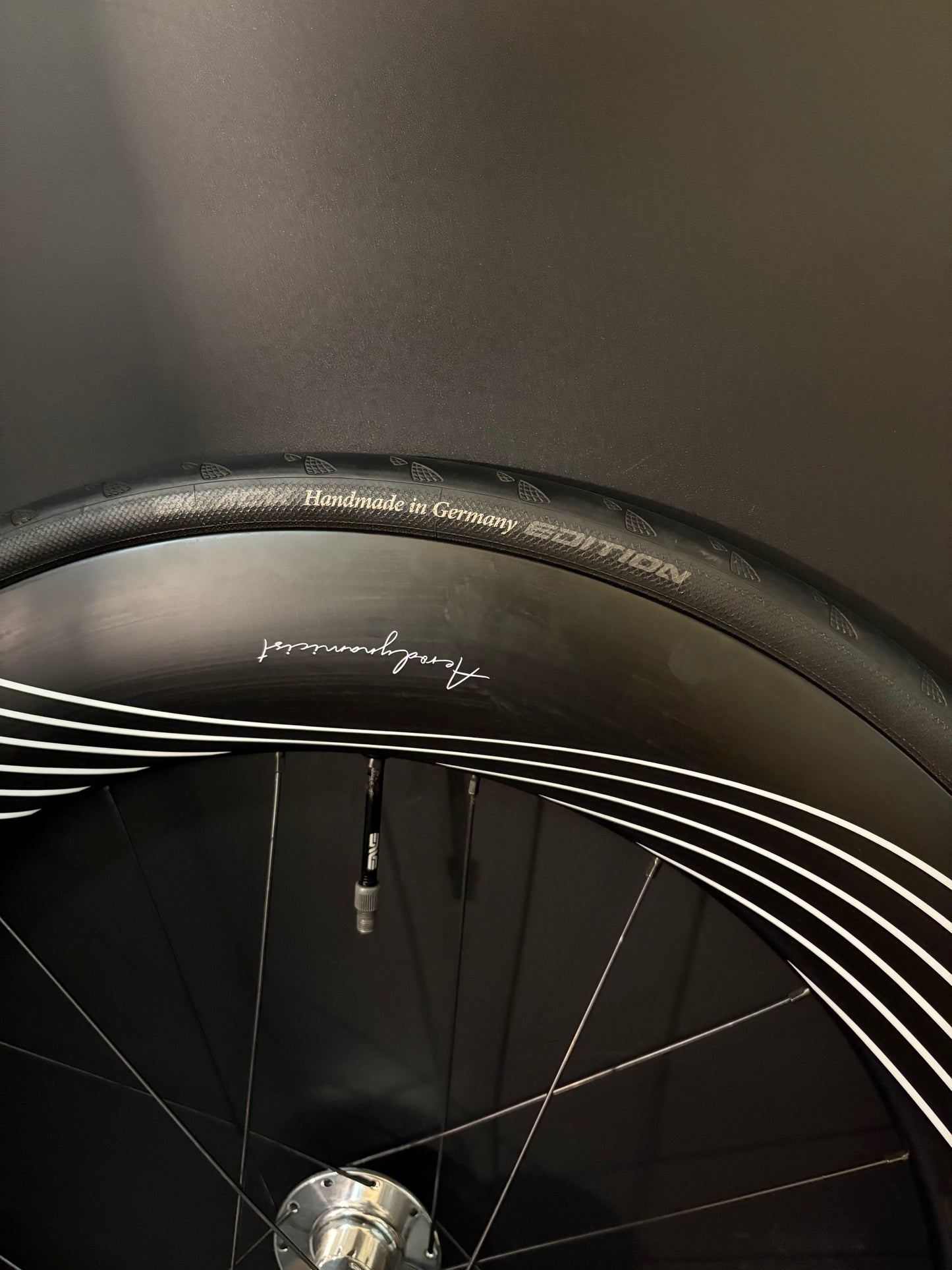 Hunt Aerodynamicist 82mm Carbon Clincher / Phil Wood Wheelset 20/24h