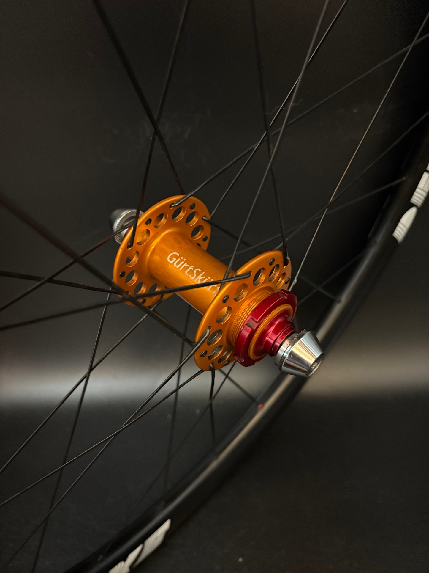 Deluxe White Logo 45mm Carbon / Mack LF + HF Wheelset Orange 24h