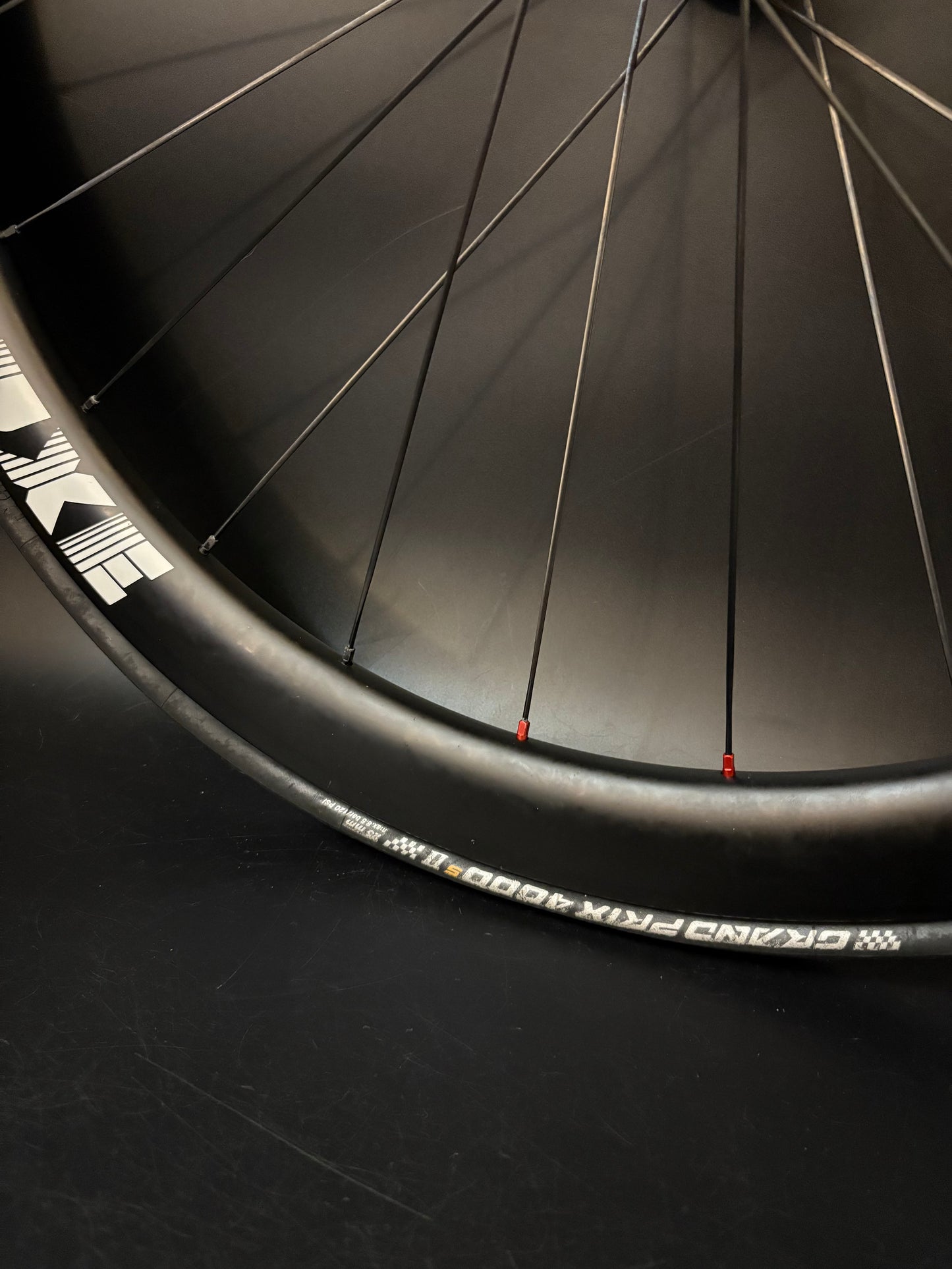 Deluxe White Logo 45mm Carbon / Mack LF + HF Wheelset Orange 24h