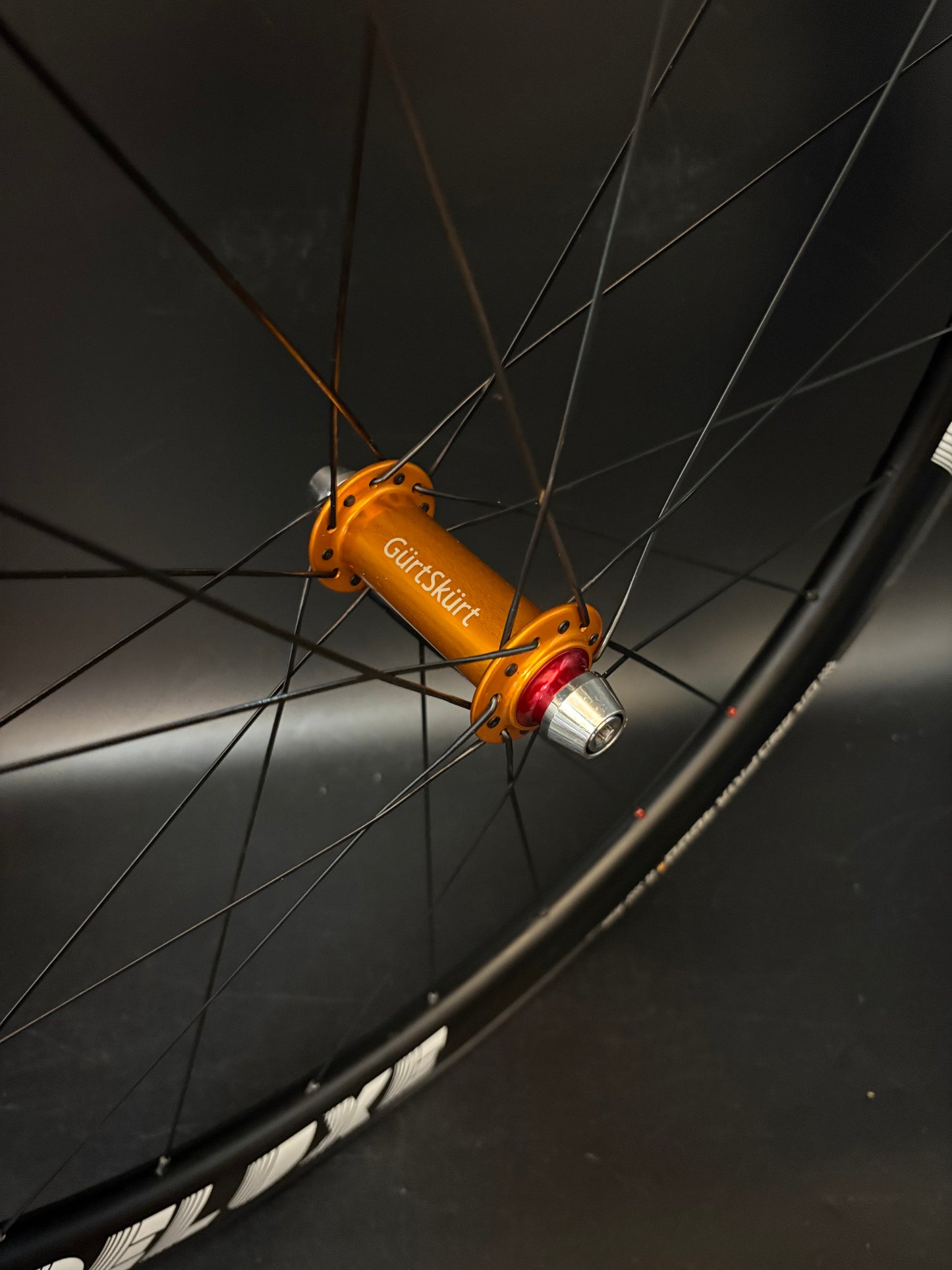 Deluxe White Logo 45mm Carbon / Mack LF + HF Wheelset Orange 24h