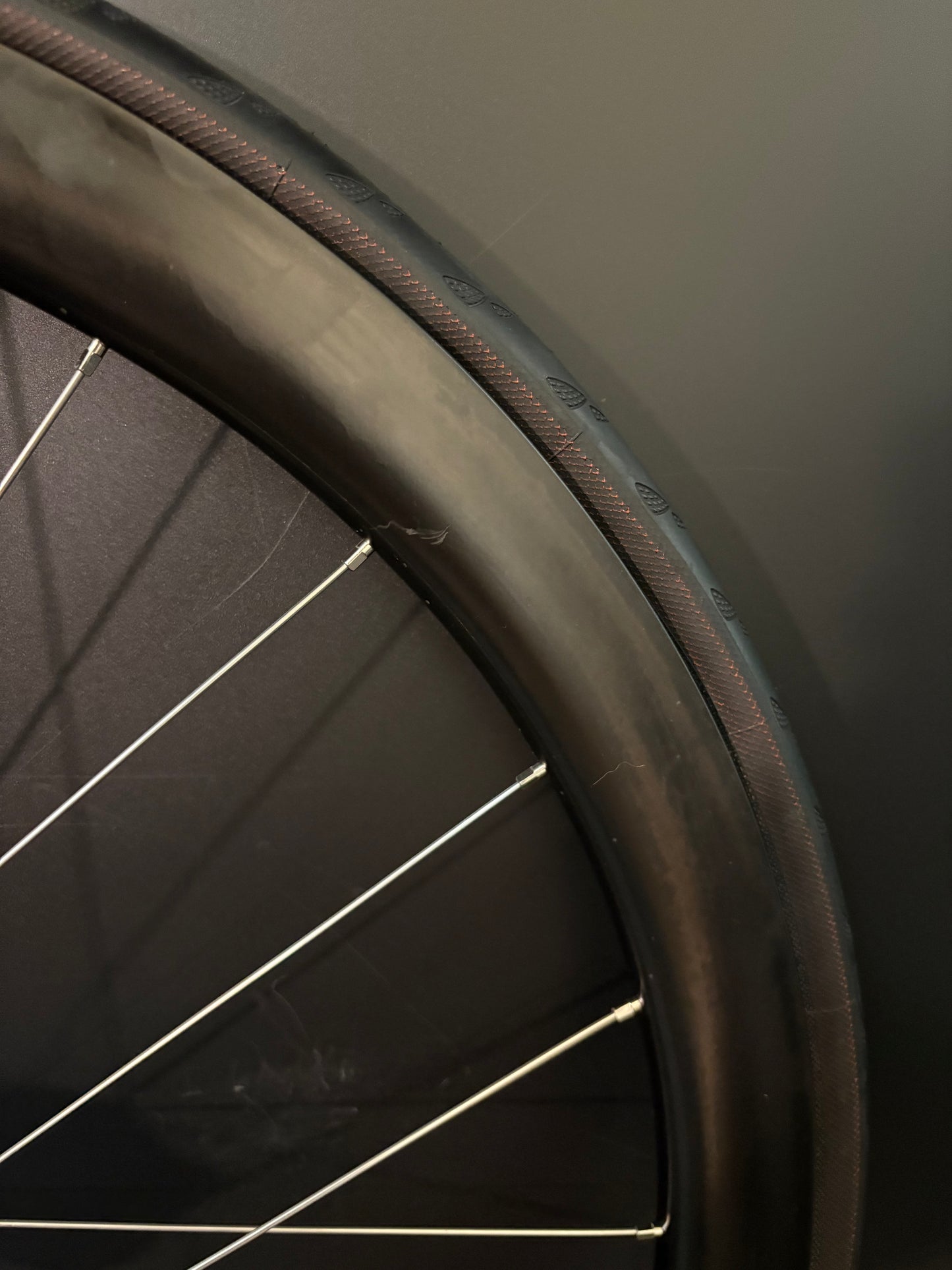 Unbranded 35mm Carbon Clincher + Giant 42 Carbon Clincher Tubeless / DT Swiss Wheelset 20/24h