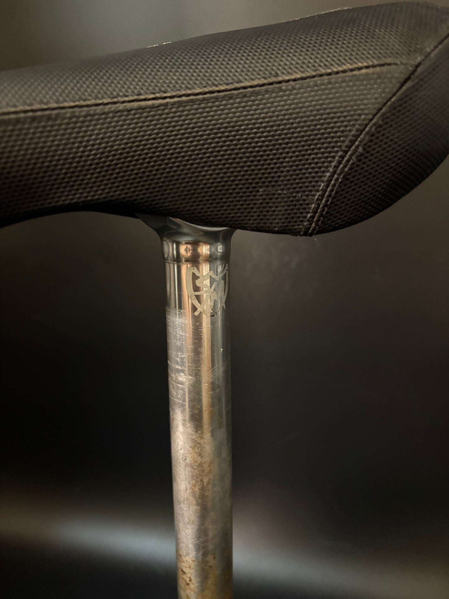 Animal BMX Saddle Black / SM Pivotal Seatpost Silver 27.2