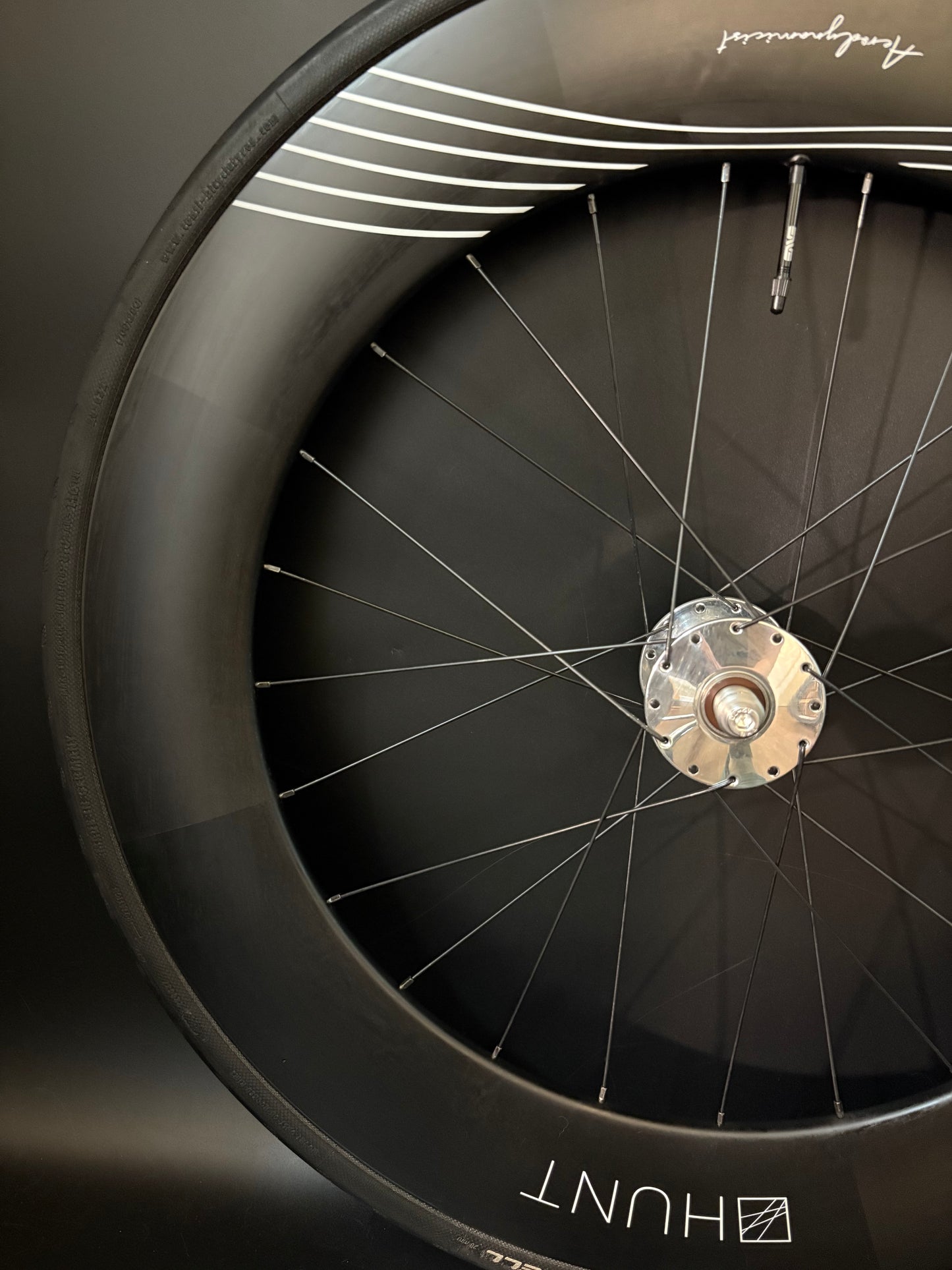 Hunt Aerodynamicist 82mm Carbon Clincher / Phil Wood Wheelset 20/24h