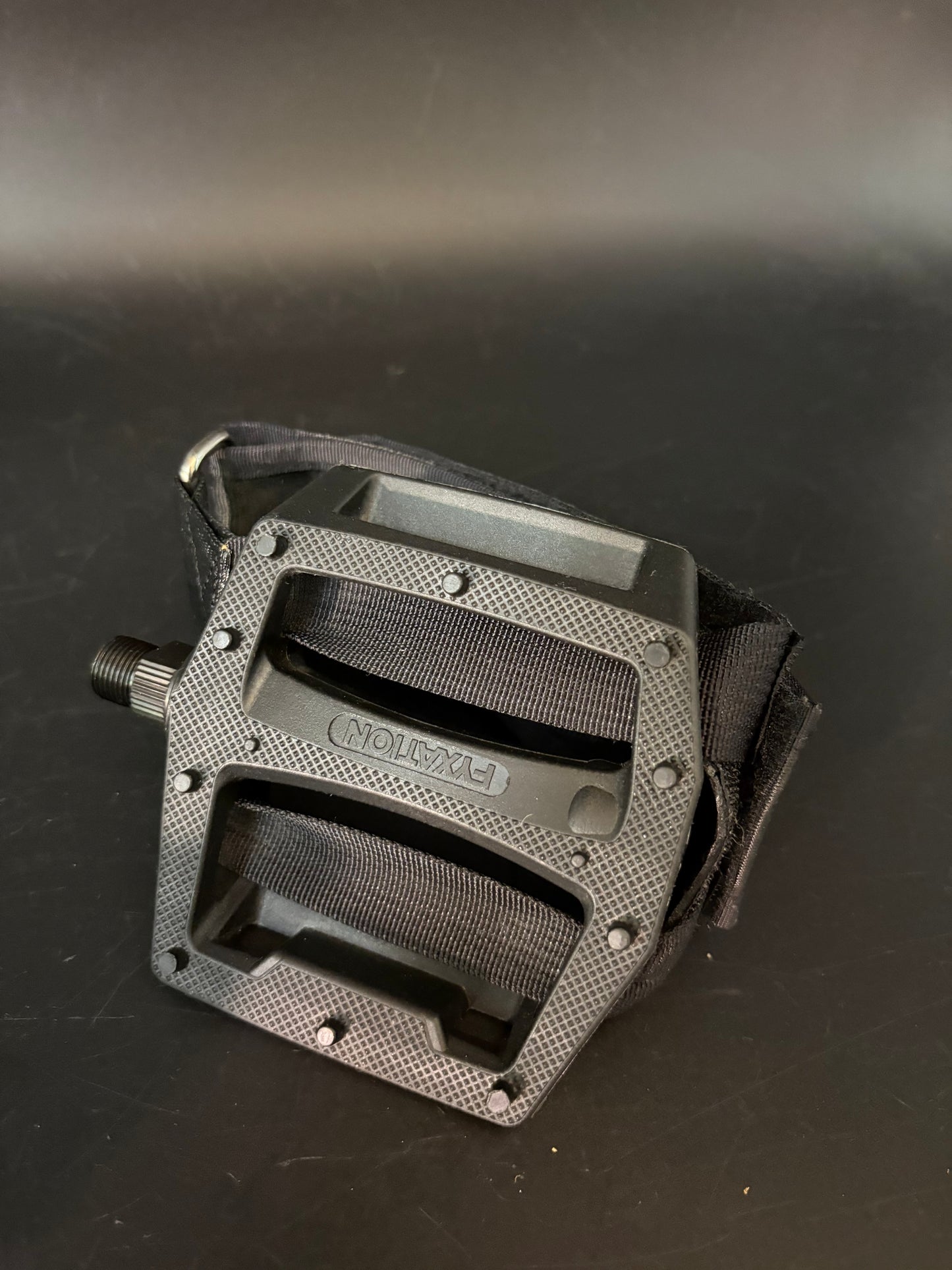 Fyxation Pedal / Straps Setup Black