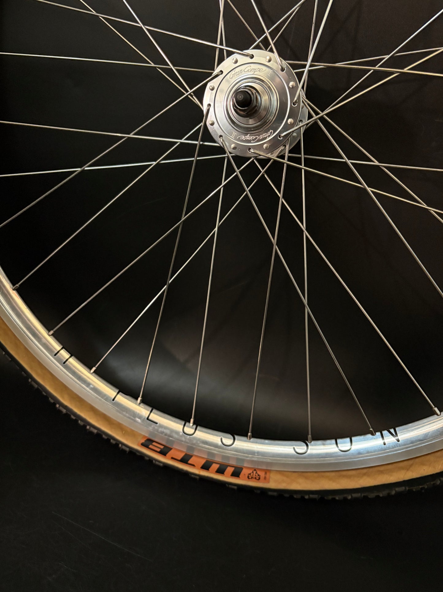 H Plus Son Archetype Silver / Gran Compe HF Wheelset 32h