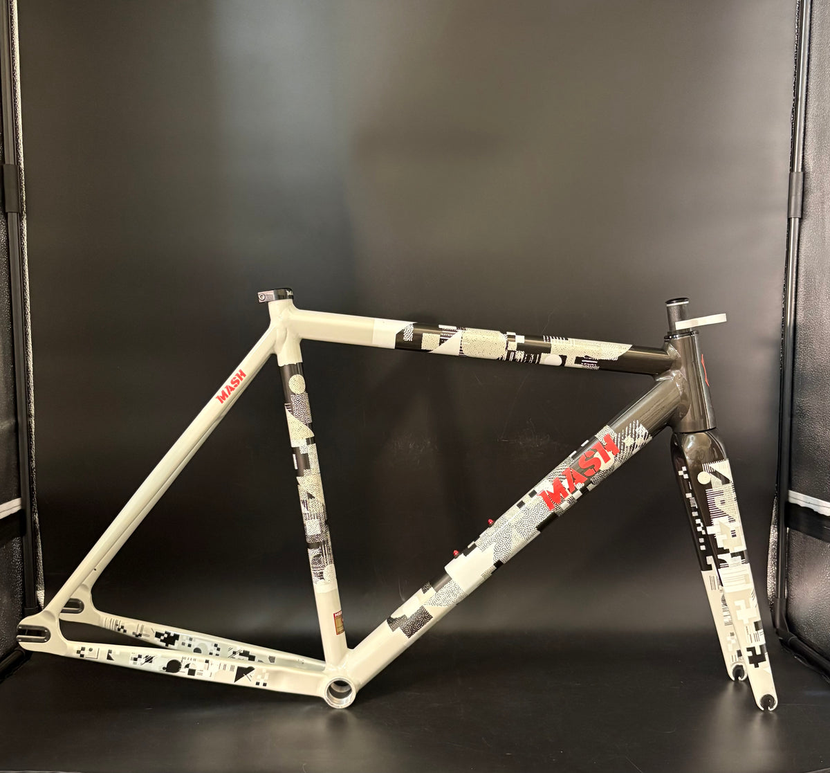 Mash AC-4 Prototype Frameset White/Black 54cm Medium