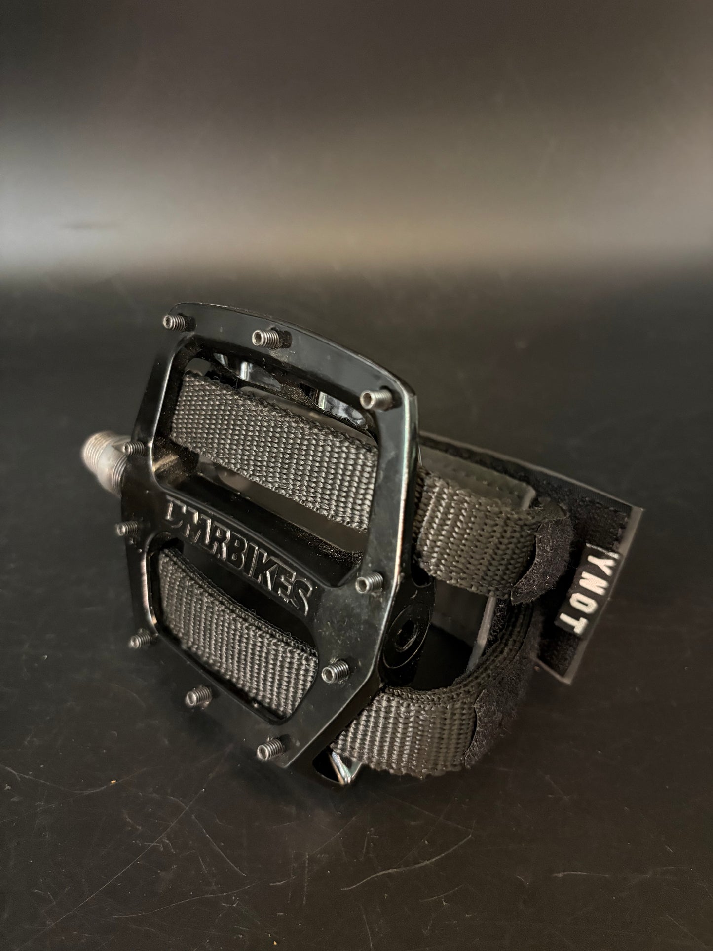 DMR Bikes / Ynot Straps Reflective Pedal Setup