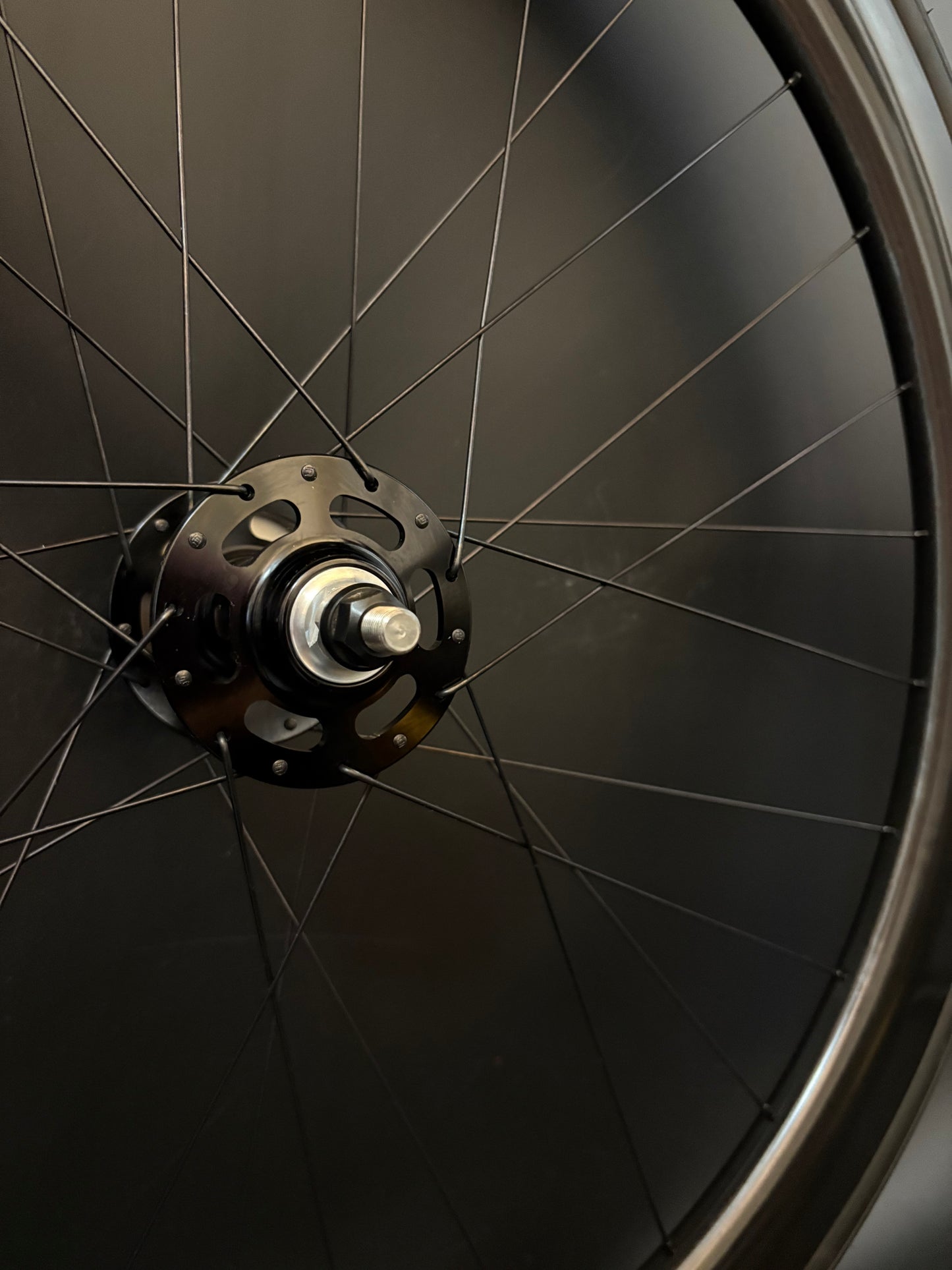 Light Bicycle Falcon AR45 Carbon Clincher / White Industries Black Wheelset 28h