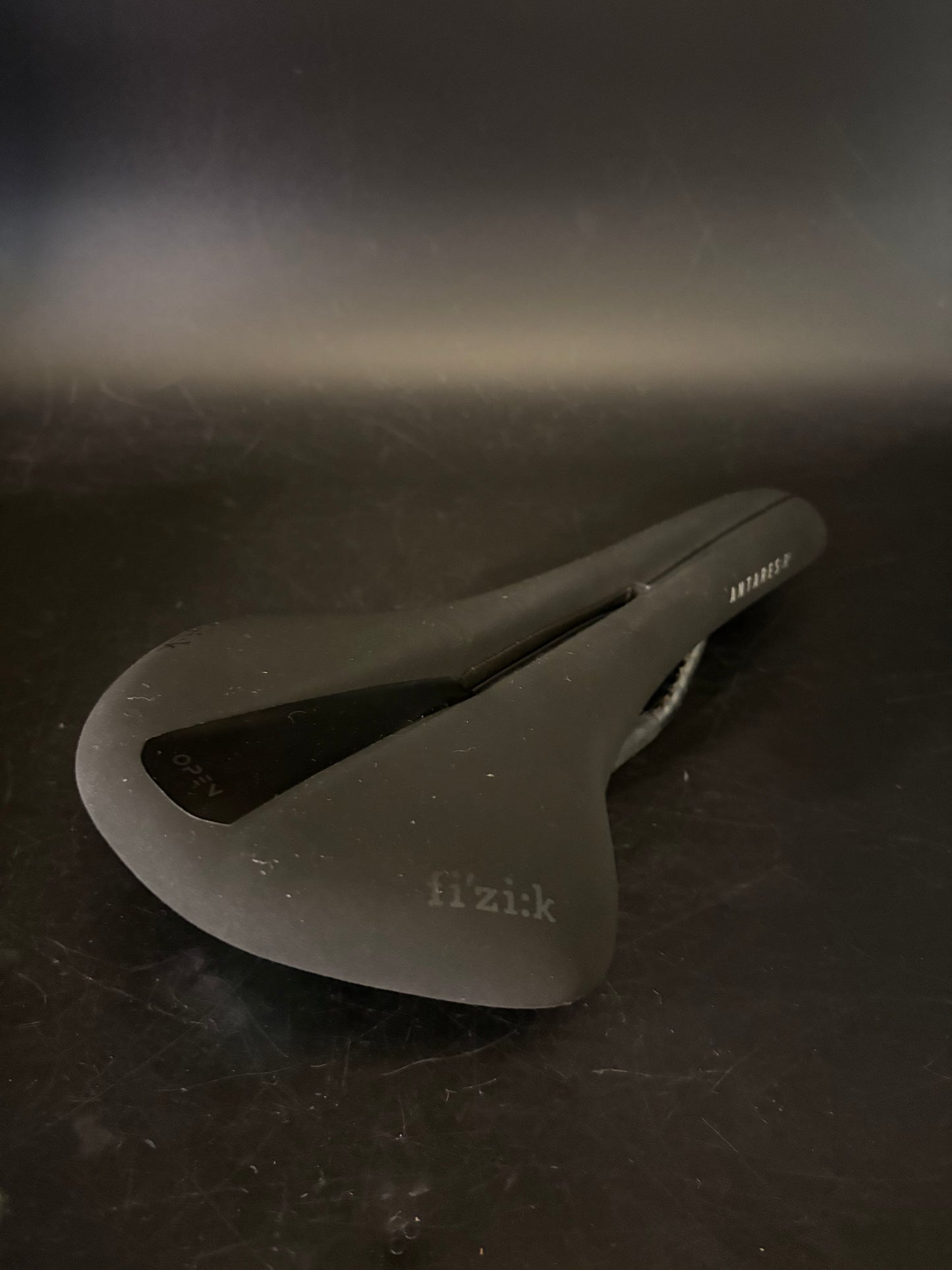 Fizik Antares R1 Saddle Black Carbon