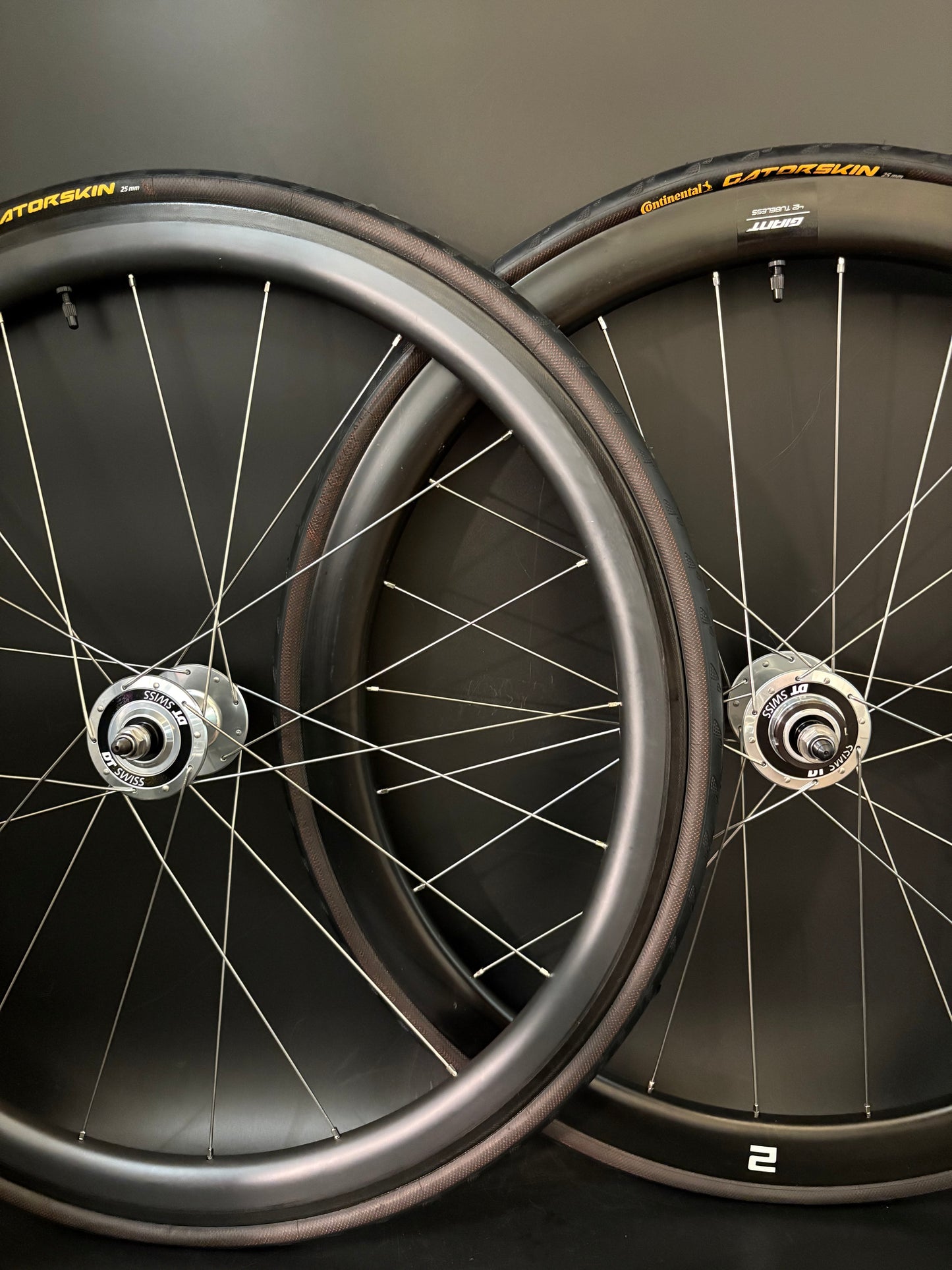 Unbranded 35mm Carbon Clincher + Giant 42 Carbon Clincher Tubeless / DT Swiss Wheelset 20/24h