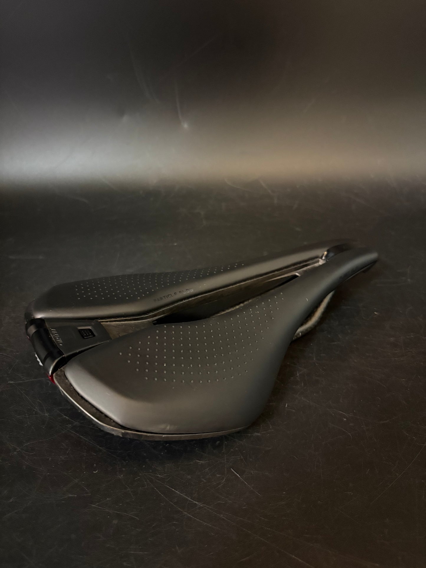 Giant Fleet SLR Saddle Black 145mm Carbon w/ Light