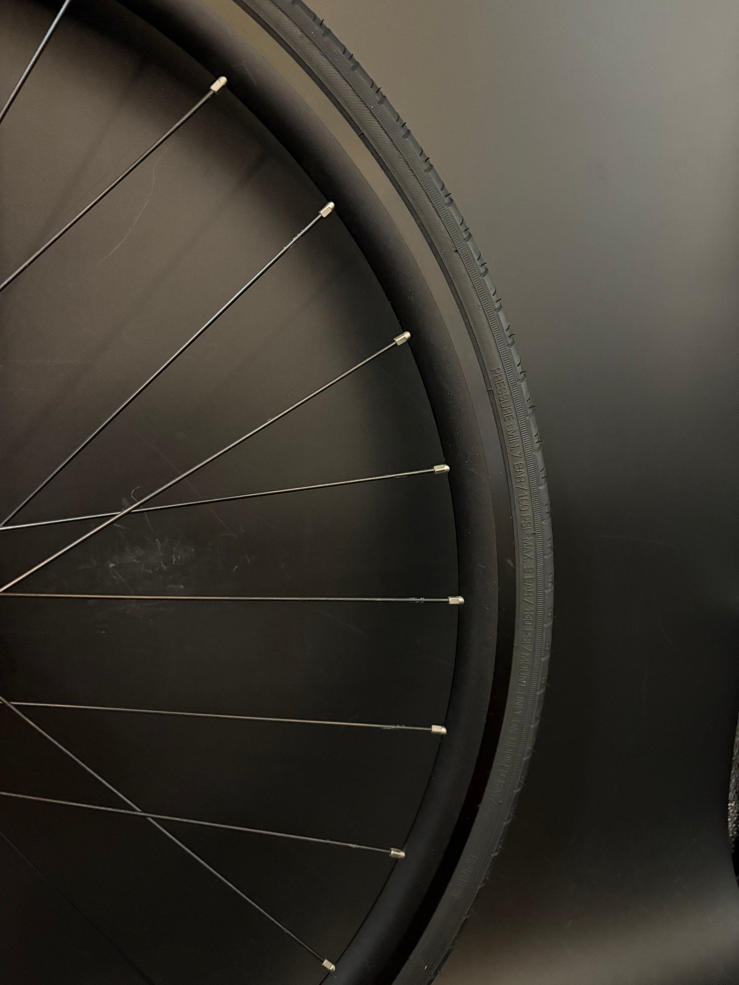 H Plus Son Archetype Black / Spike Hubs Wheelset 28h