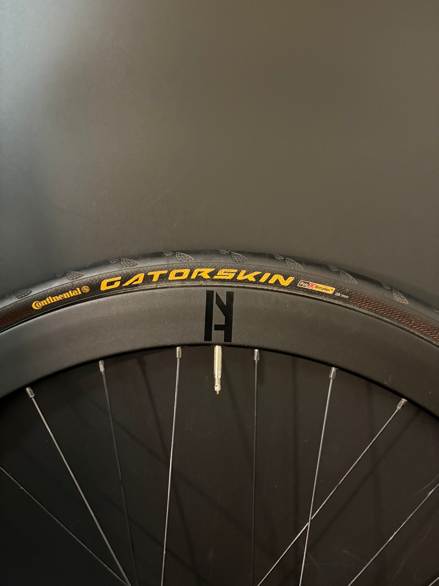 H Plus Son SL42 + Formation Face Black / Phil Wood HF Wheelset 32h