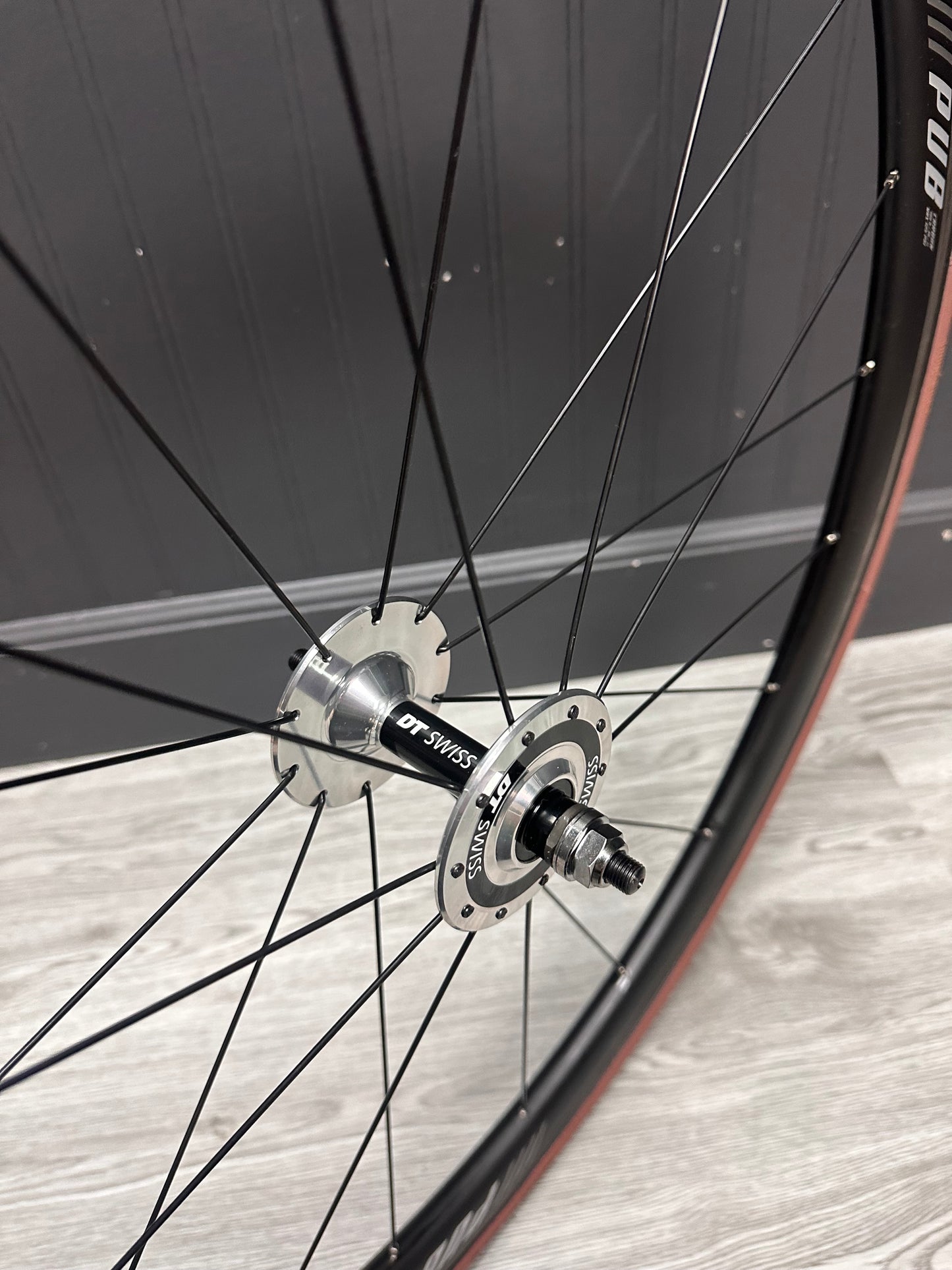 Pub 40mm Carbon / DT Swiss Wheelset 20/24h Fixed/Fixed