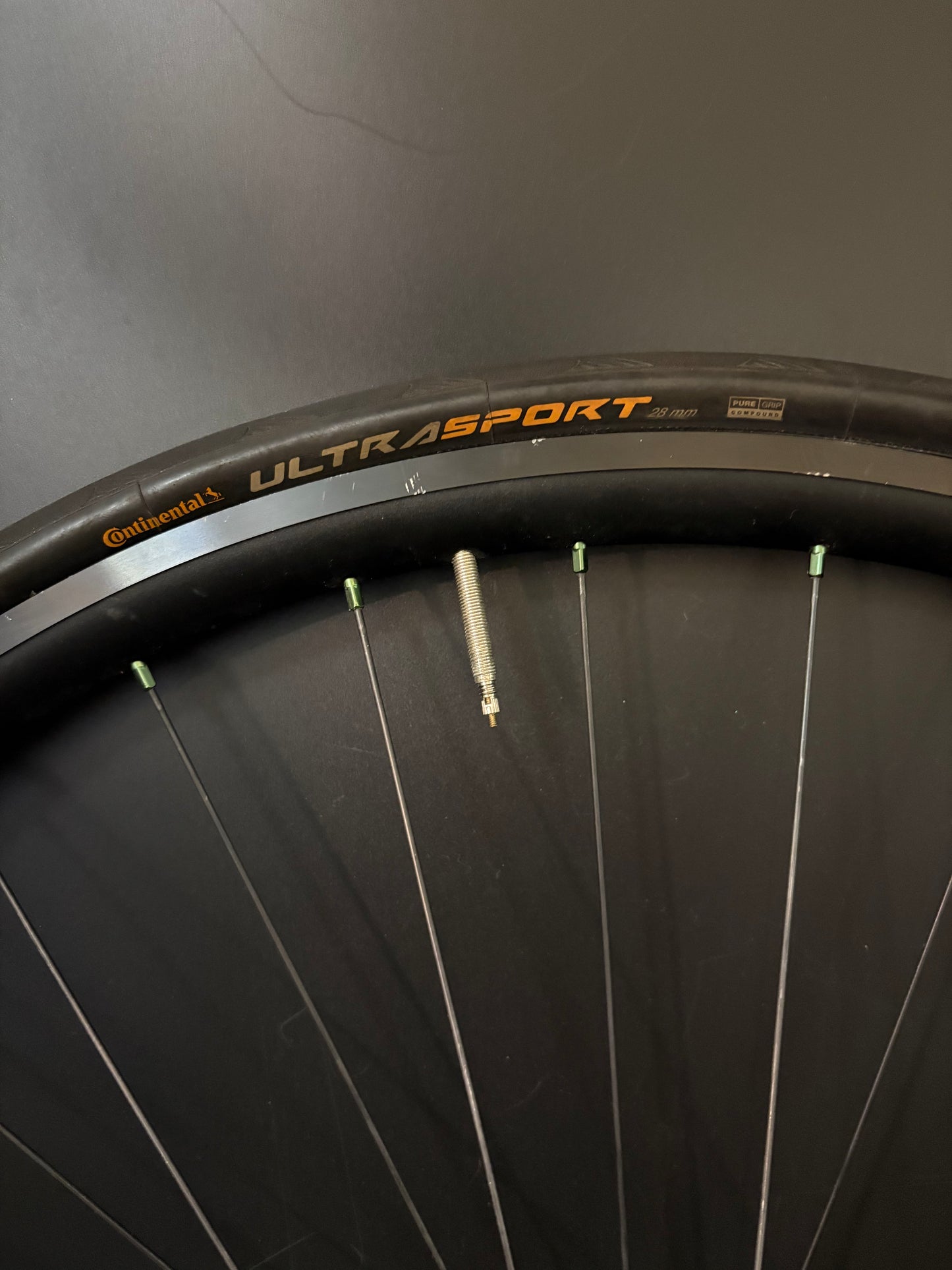 H Plus Son Archetype Black + BLB Notorious 38 Carbon / Phil Wood Bright Green LF Wheelset 32h