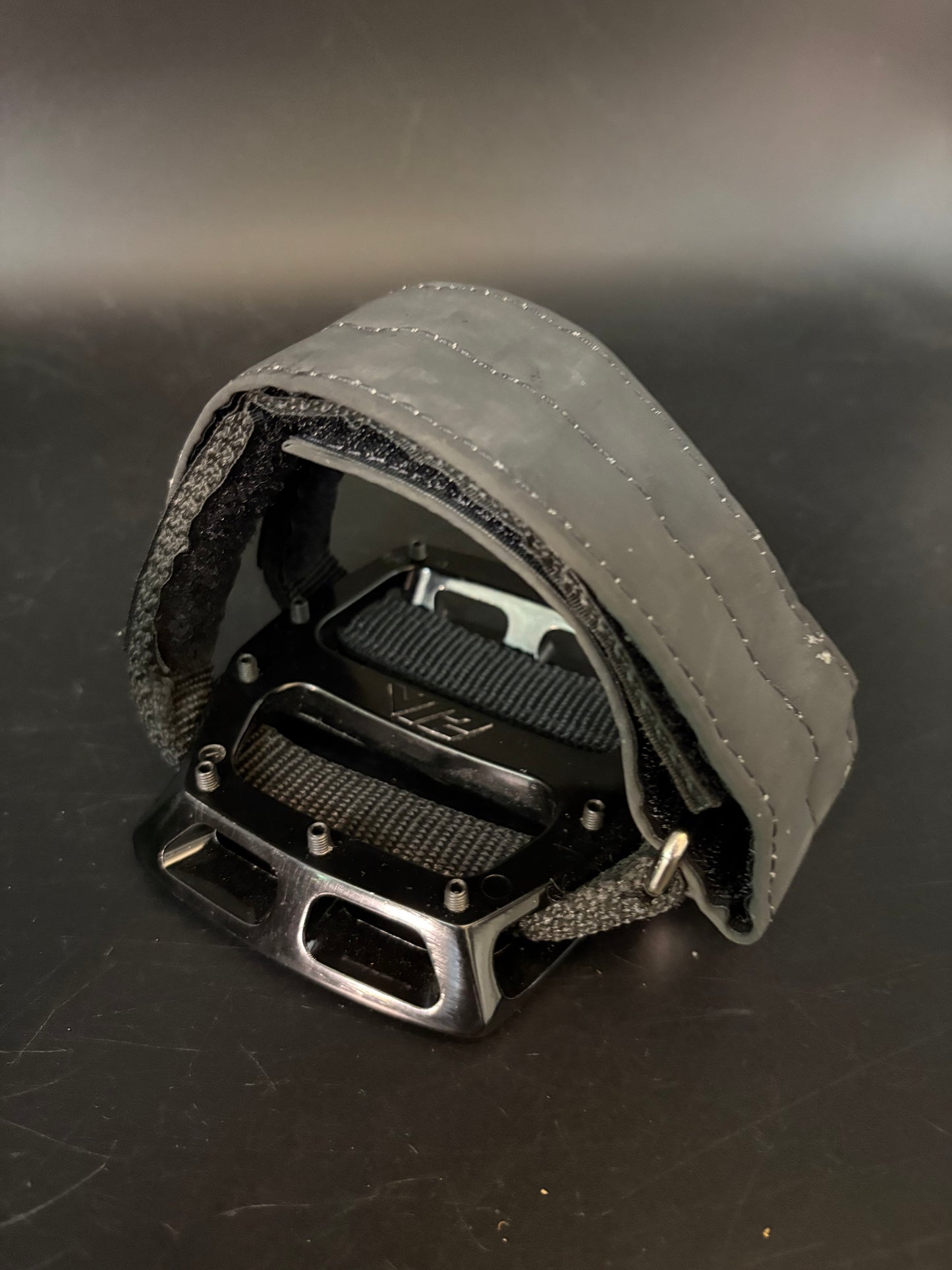 DMR Bikes / Ynot Straps Reflective Pedal Setup