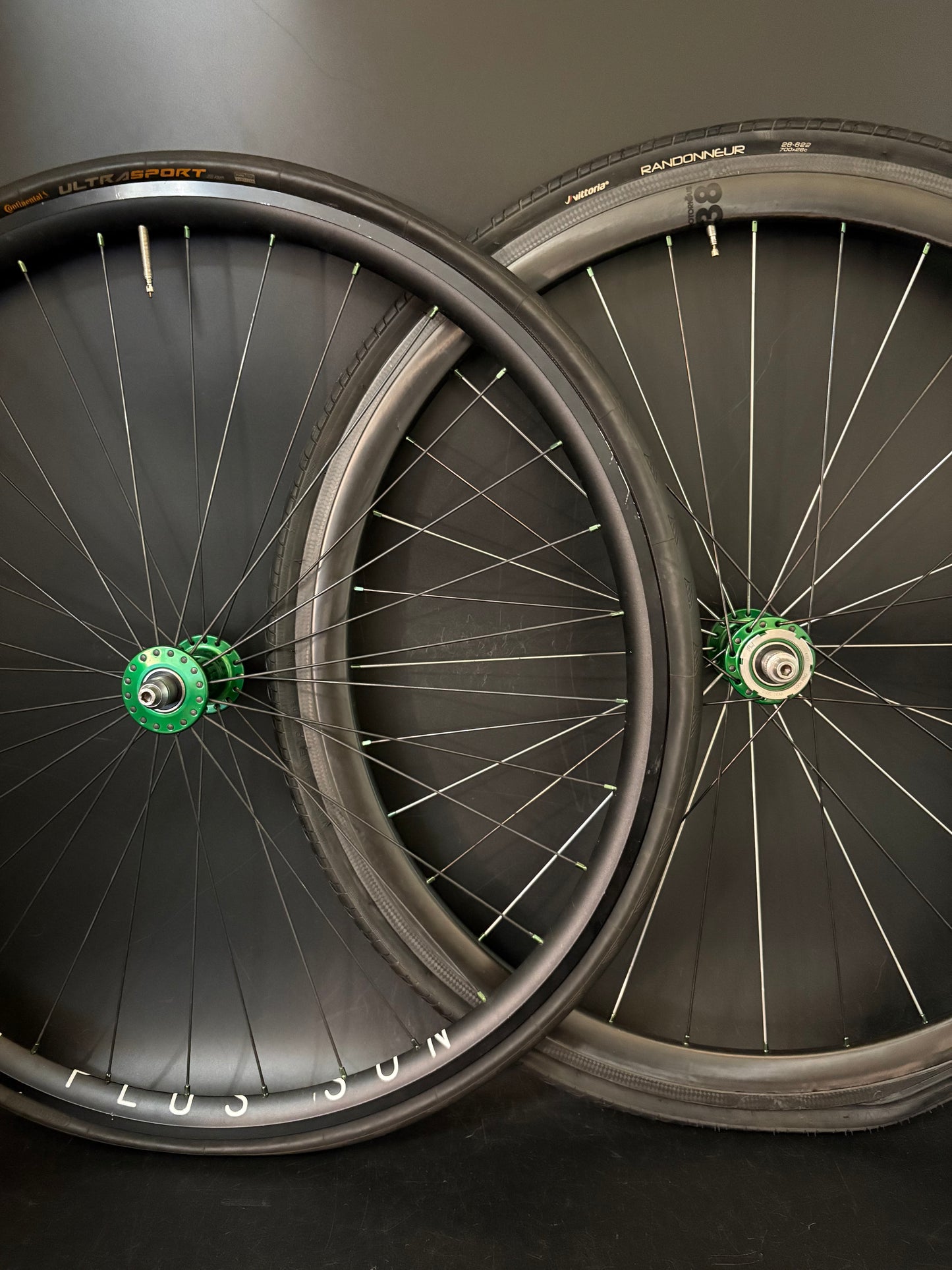 H Plus Son Archetype Black + BLB Notorious 38 Carbon / Phil Wood Bright Green LF Wheelset 32h