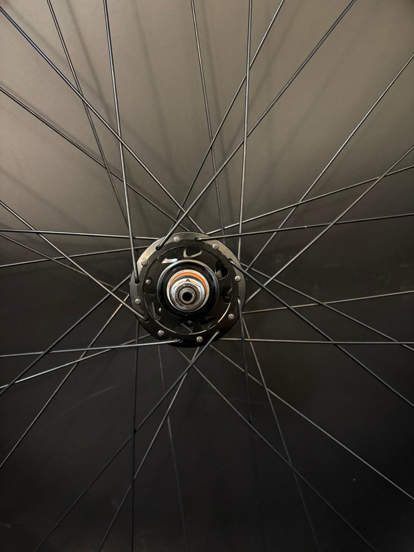 H Plus Son Formation Face + SL42 Black / Origin 8 Wheelset 32h