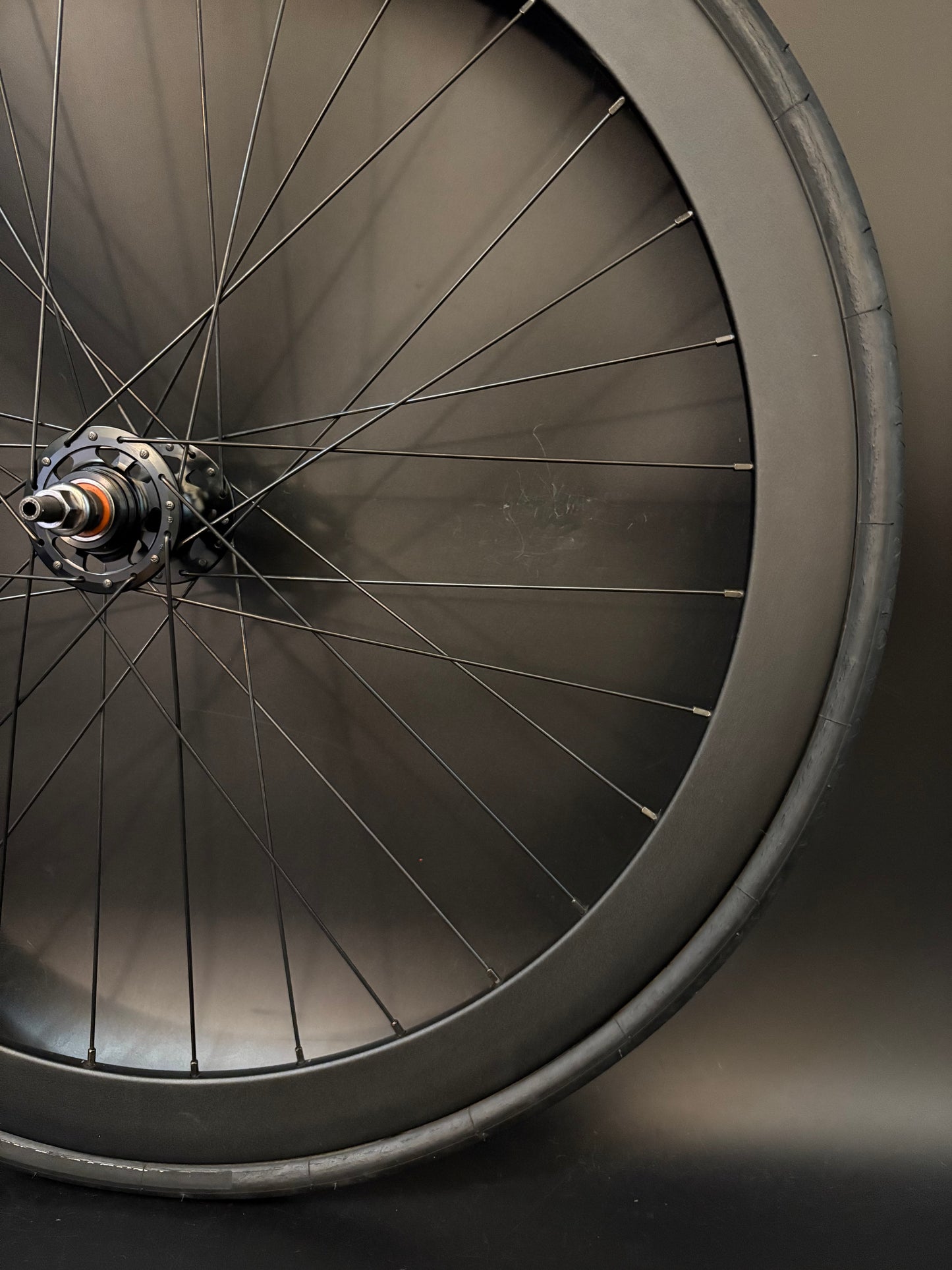 H Plus Son Formation Face + SL42 Black / Origin 8 Wheelset 32h