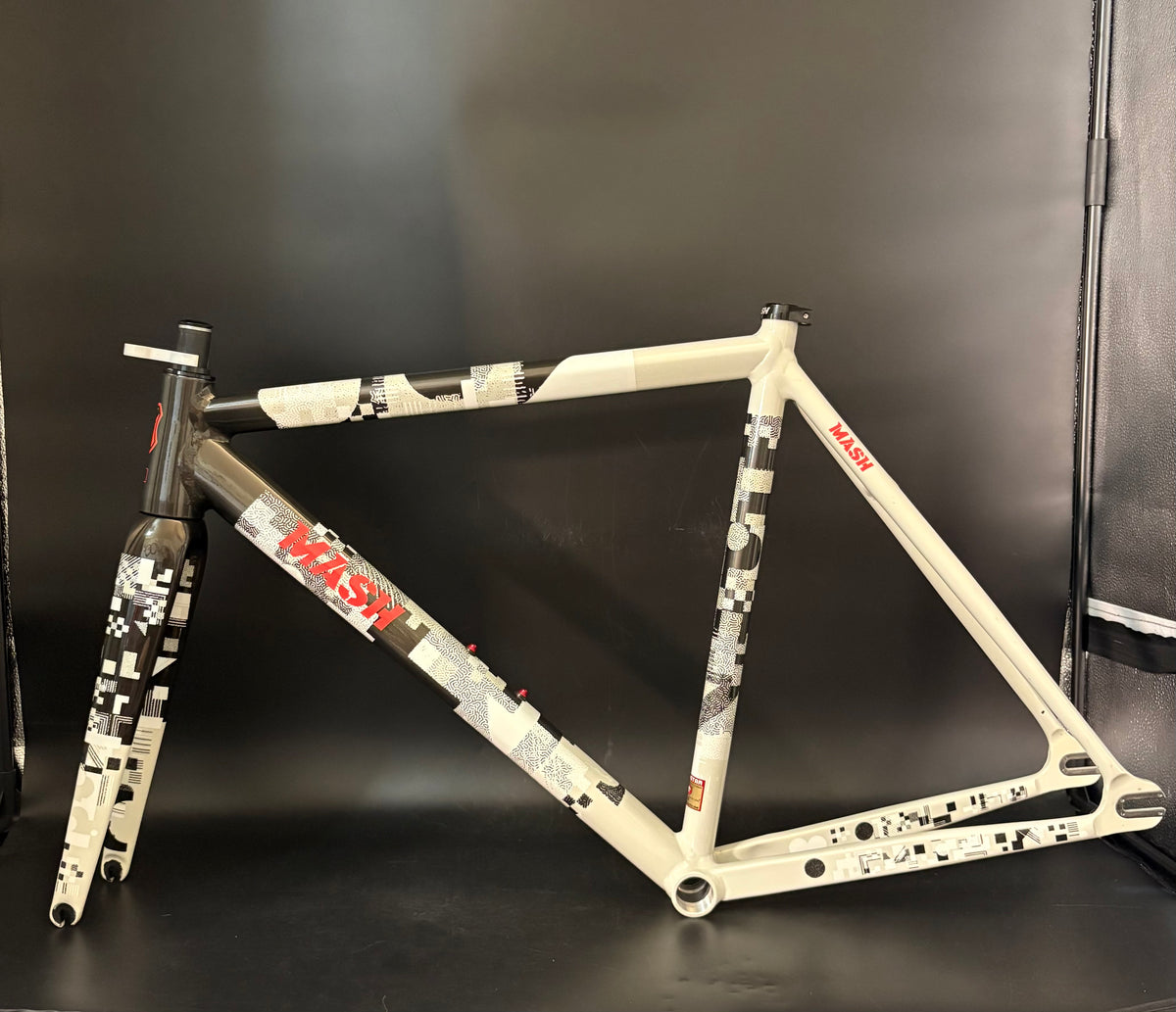 Mash AC-4 Prototype Frameset White/Black 54cm Medium
