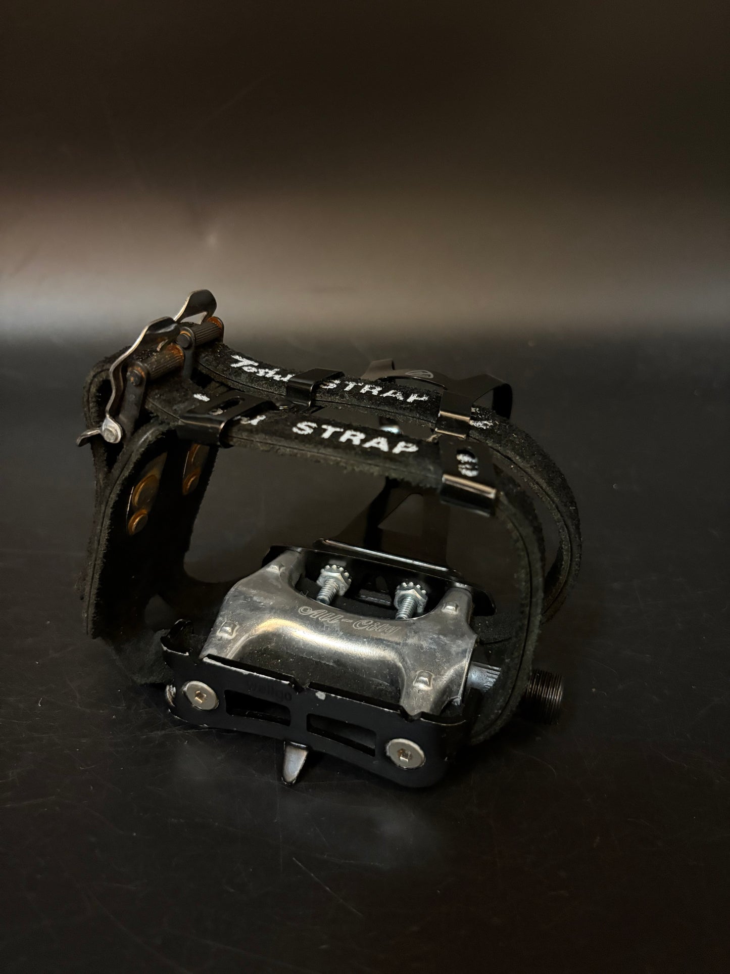 All City / Toshi Double Straps Black Pedal Setup
