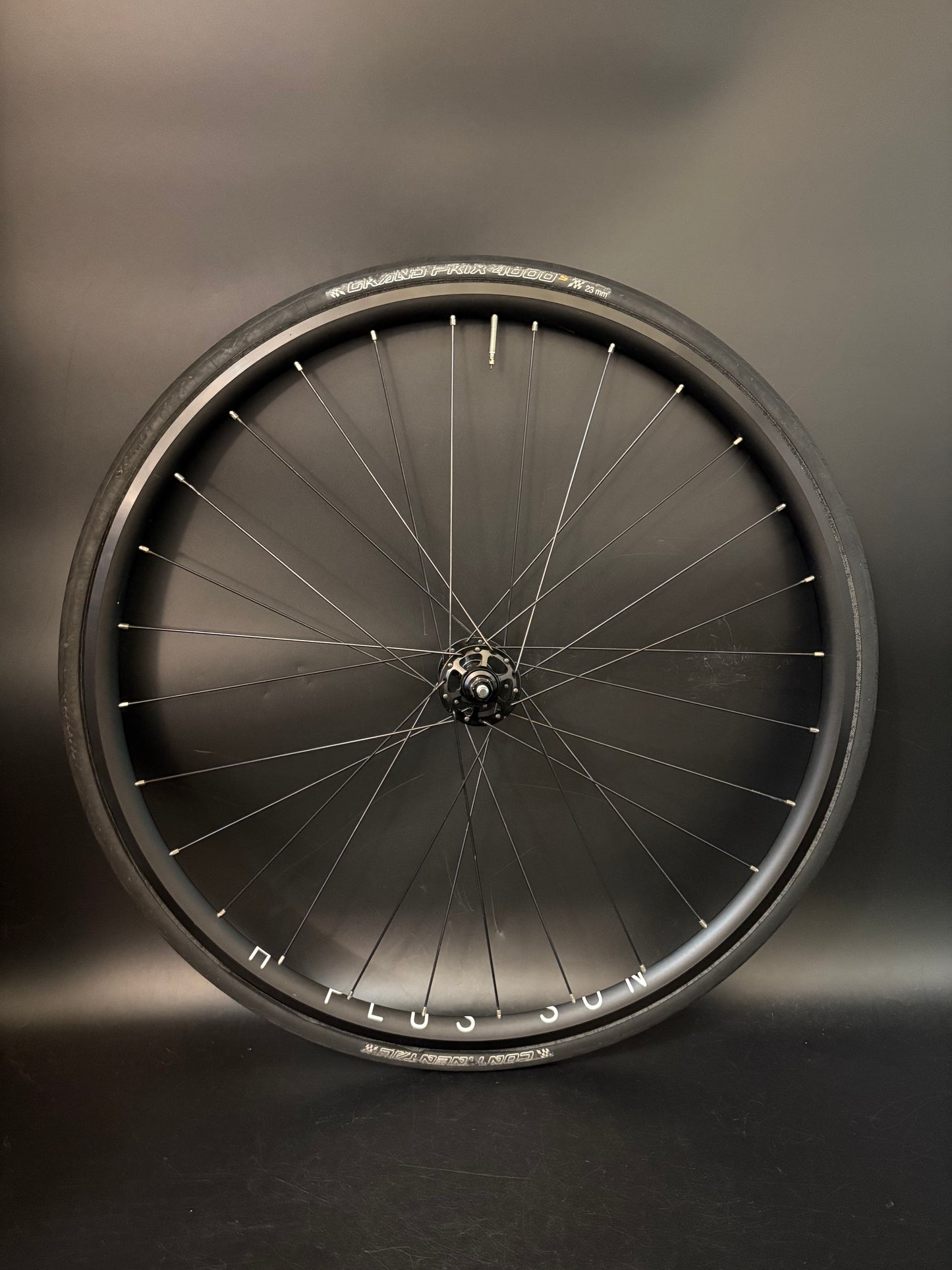 H Plus Son Archetype Black / Spike Hubs Wheelset 28h
