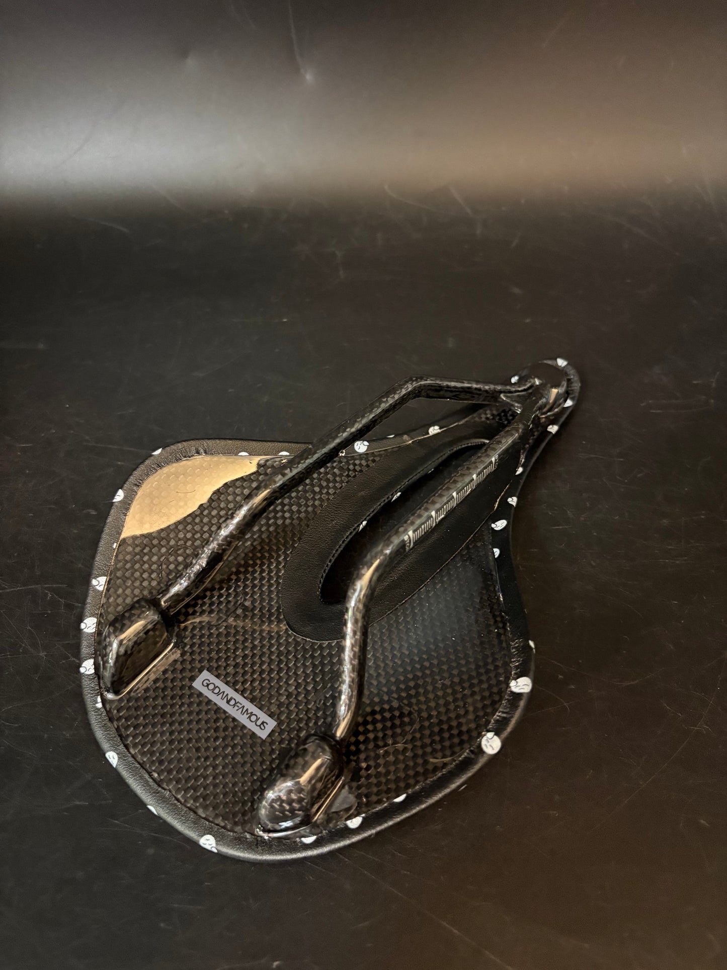 God & Famous Paincave Saddle Carbon