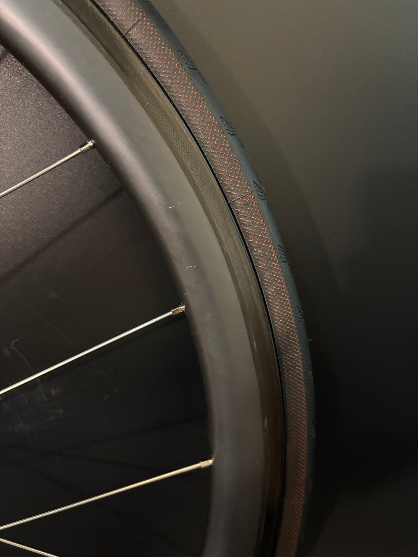 Unbranded 35mm Carbon Clincher + Giant 42 Carbon Clincher Tubeless / DT Swiss Wheelset 20/24h