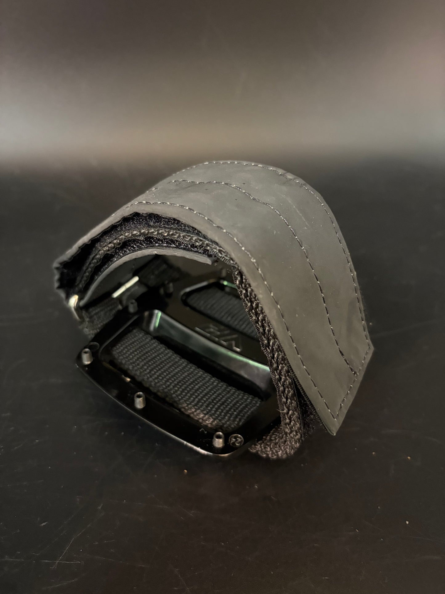 DMR Bikes / Ynot Straps Reflective Pedal Setup