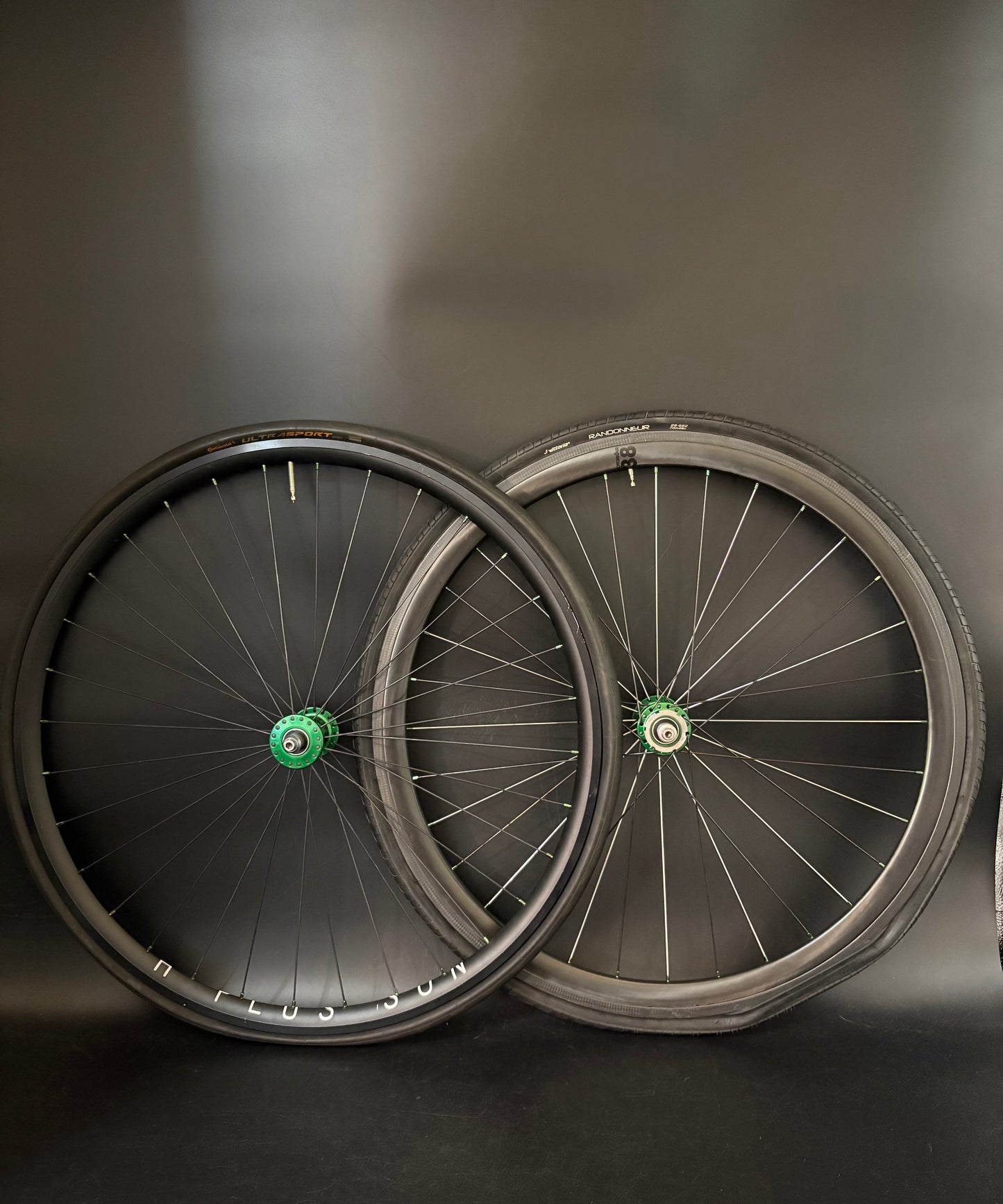 H Plus Son Archetype Black + BLB Notorious 38 Carbon / Phil Wood Bright Green LF Wheelset 32h