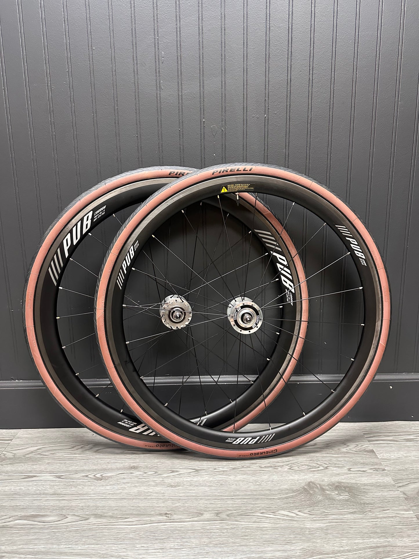 Pub 40mm Carbon / DT Swiss Wheelset 20/24h Fixed/Fixed