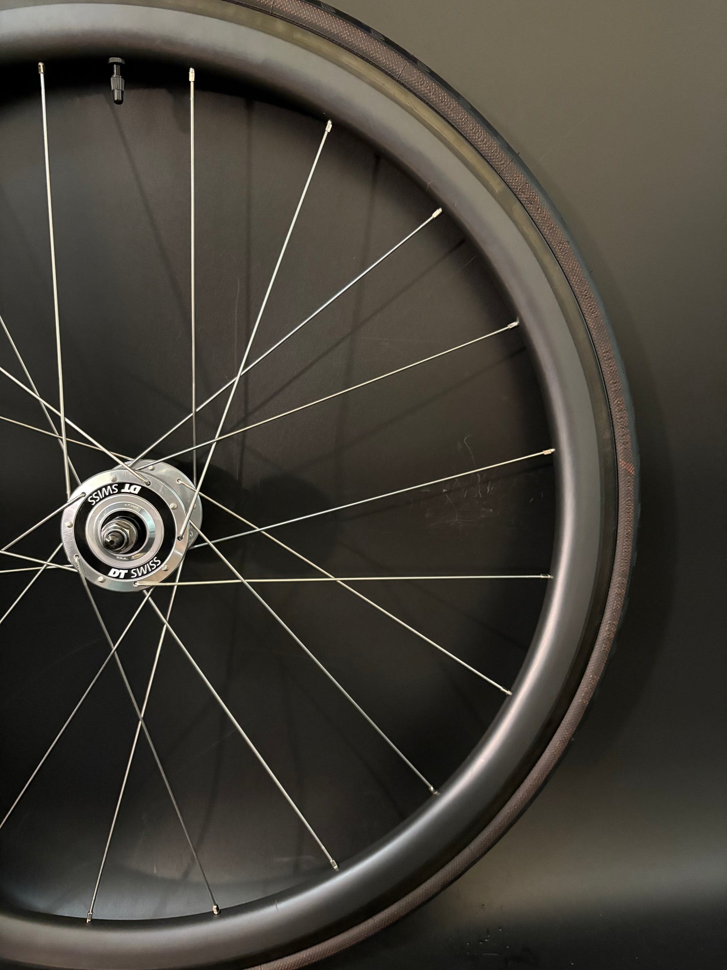 Unbranded 35mm Carbon Clincher + Giant 42 Carbon Clincher Tubeless / DT Swiss Wheelset 20/24h