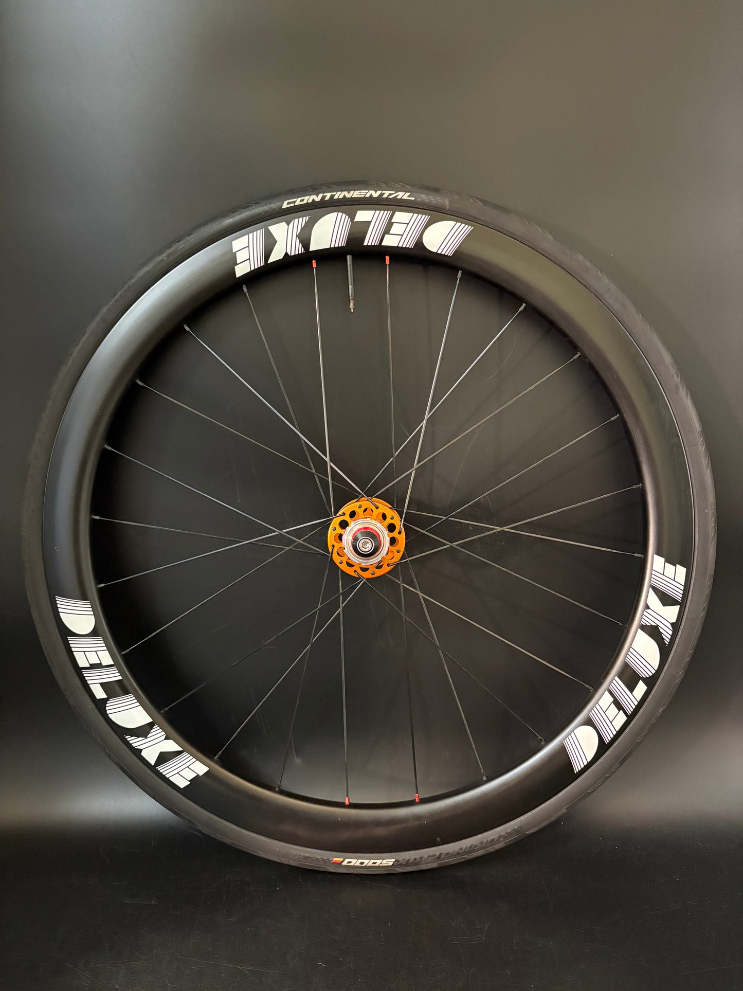 Deluxe White Logo 45mm Carbon / Mack Hubs Wheelset Orange 24h