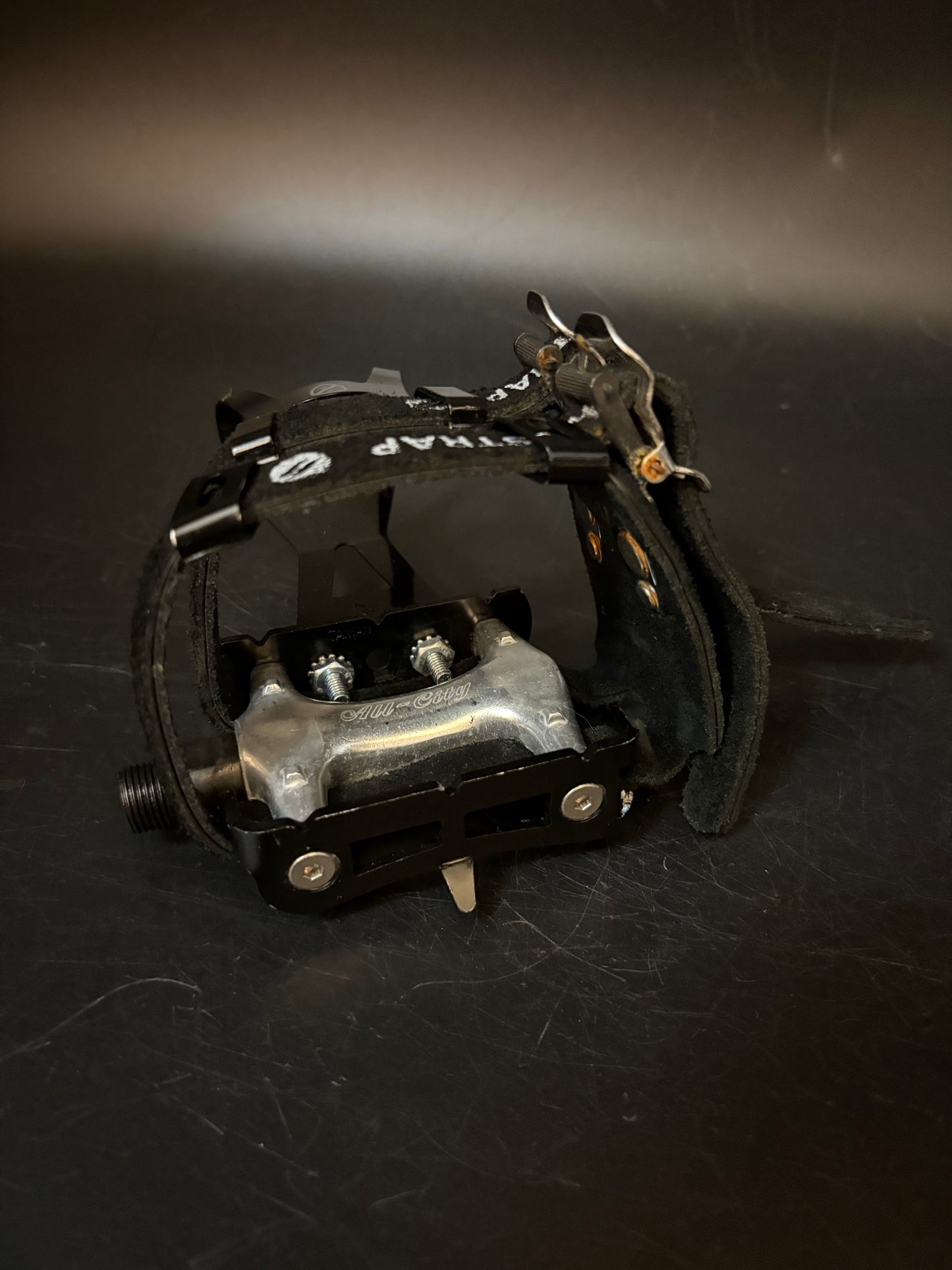 All City / Toshi Double Straps Black Pedal Setup