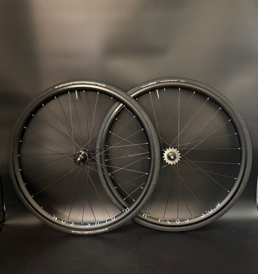 H Plus Son Archetype Black / Spike Hubs Wheelset 28h